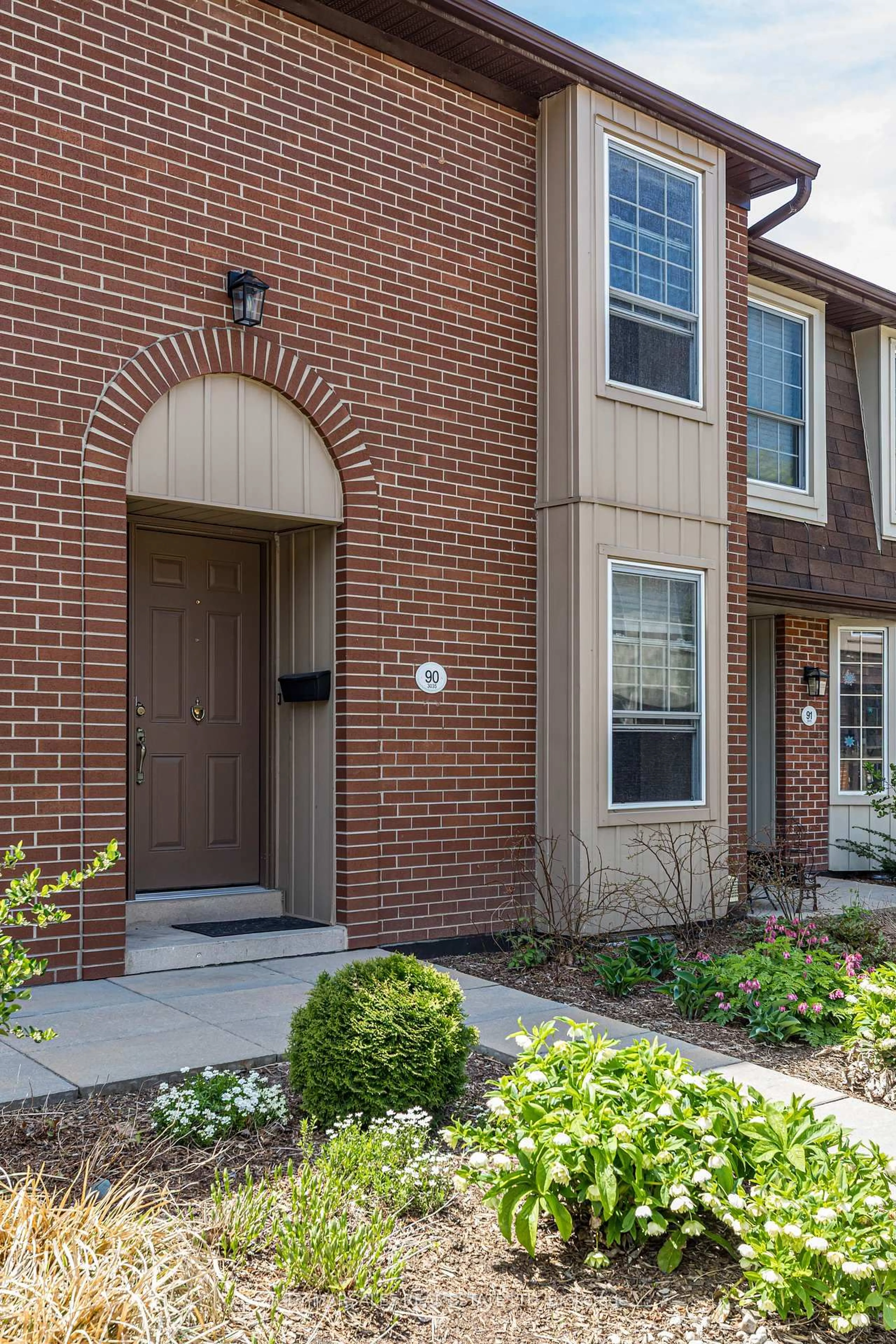 Home with brick exterior material, street for 3035 Glencrest Rd #90, Burlington Ontario L7N 3K1