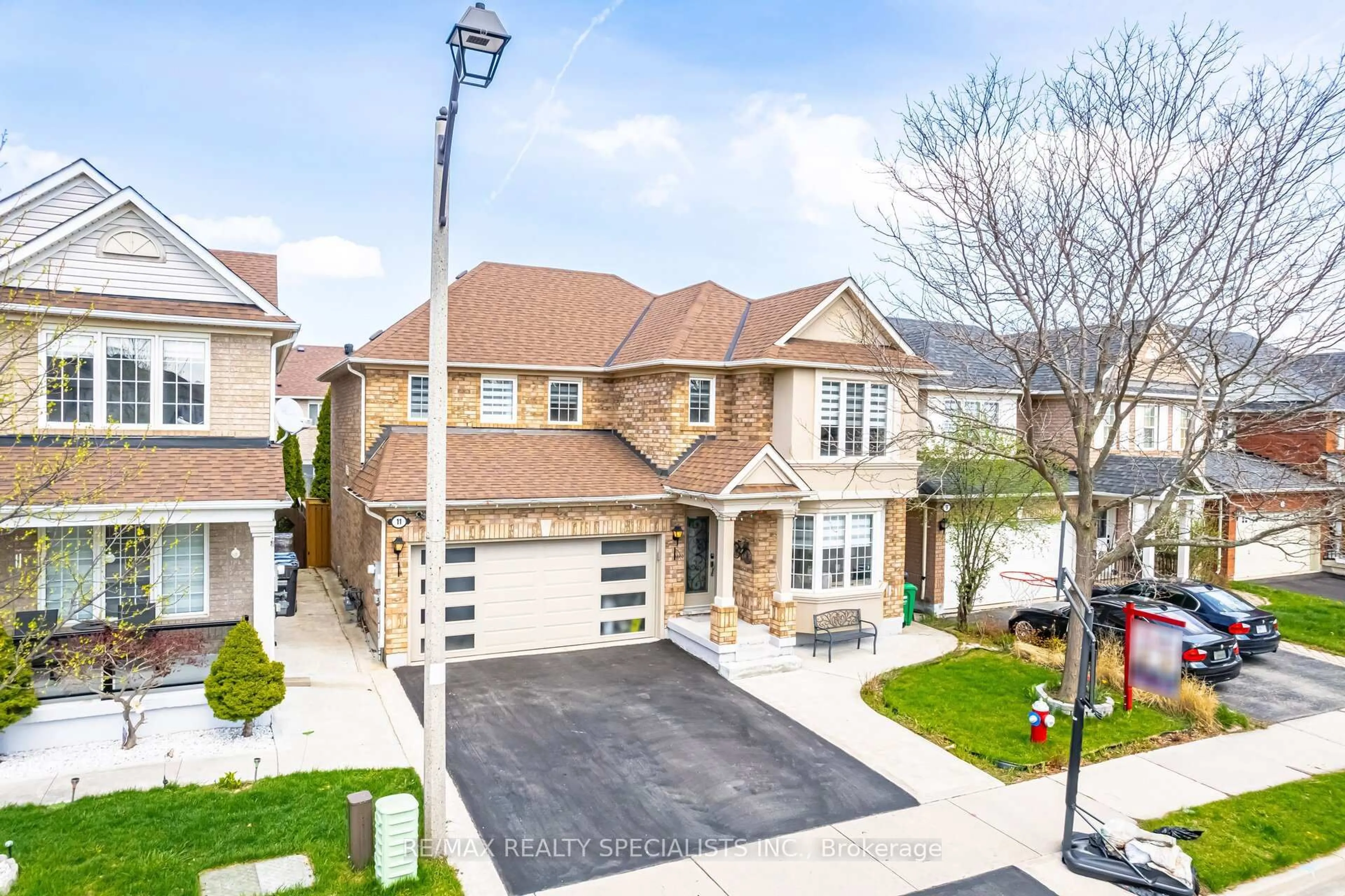 A pic from outside/outdoor area/front of a property/back of a property/a pic from drone, street for 11 Redcastle St, Brampton Ontario L7A 1P1