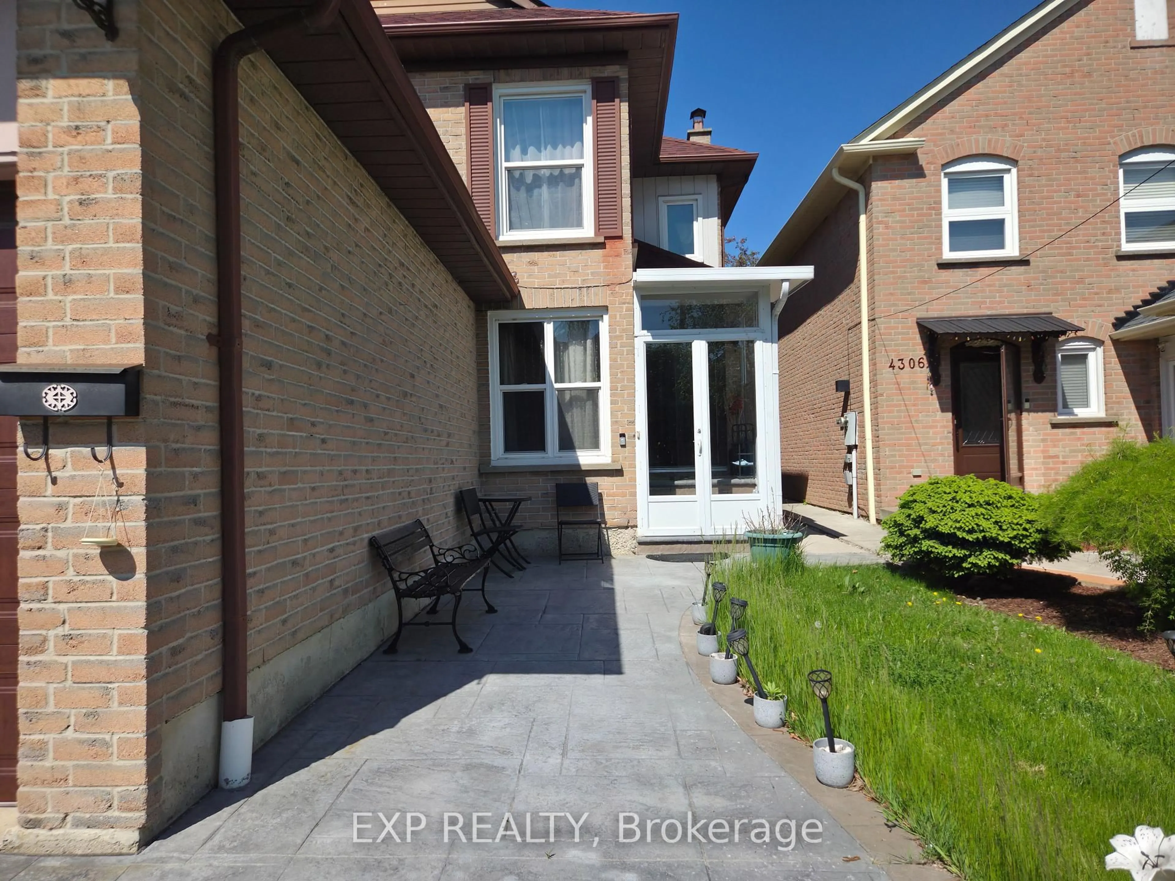 Home with brick exterior material, street for 4302 Mayflower Dr, Mississauga Ontario L5R 1T7