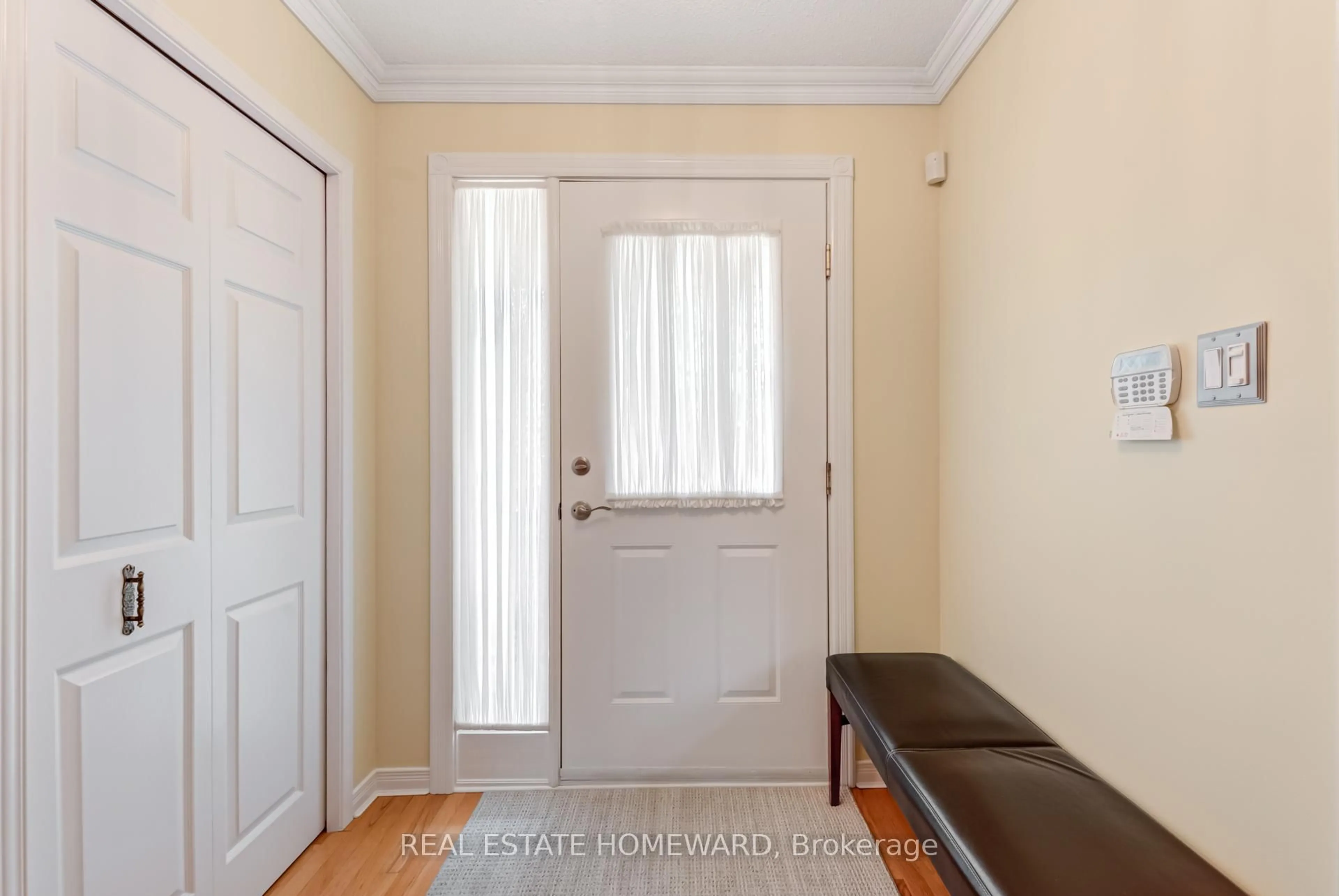 Indoor entryway for 764 Clements Dr, Milton Ontario L9T 4V9