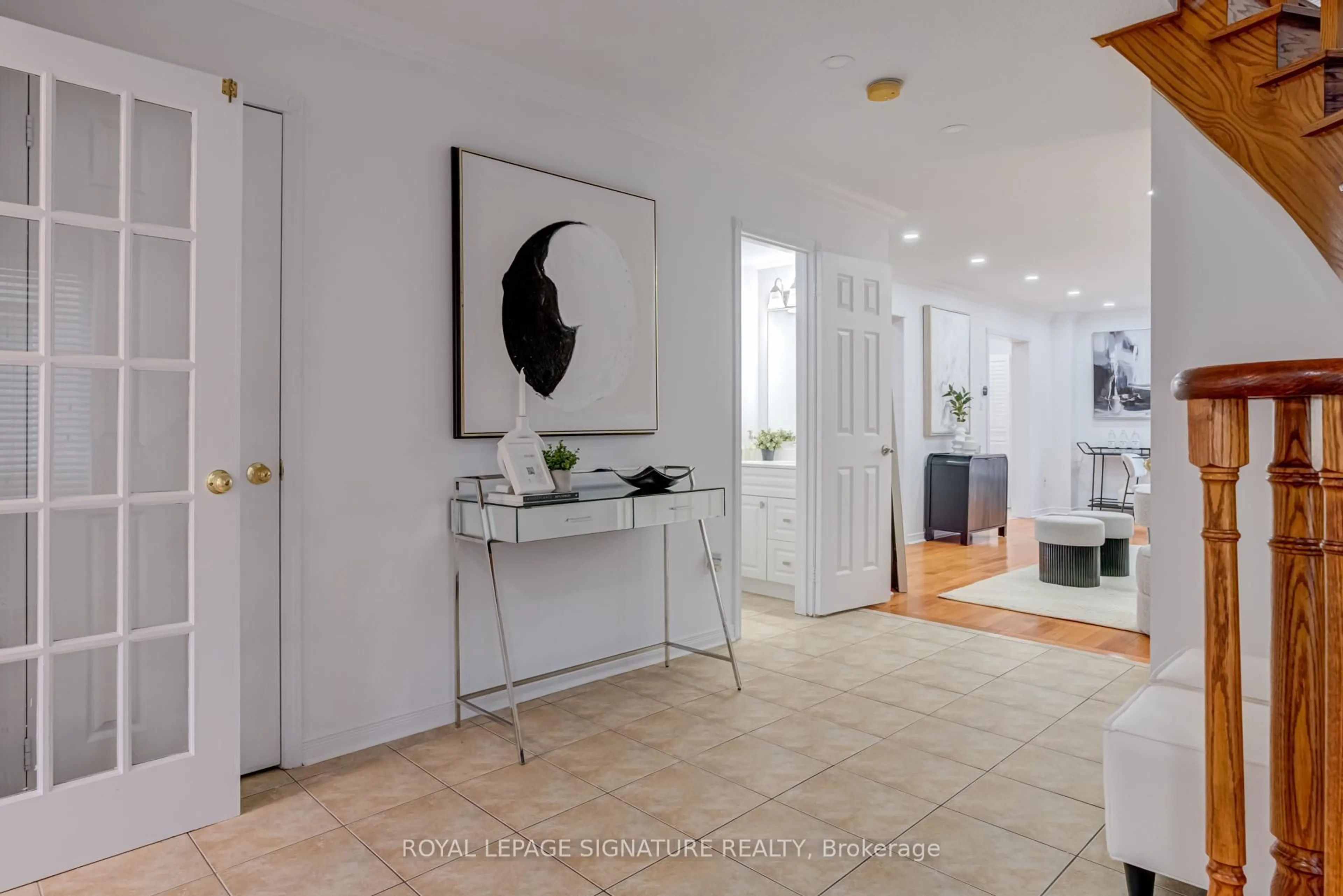 Indoor entryway for 269 Fasken Crt, Milton Ontario L9T 6S9