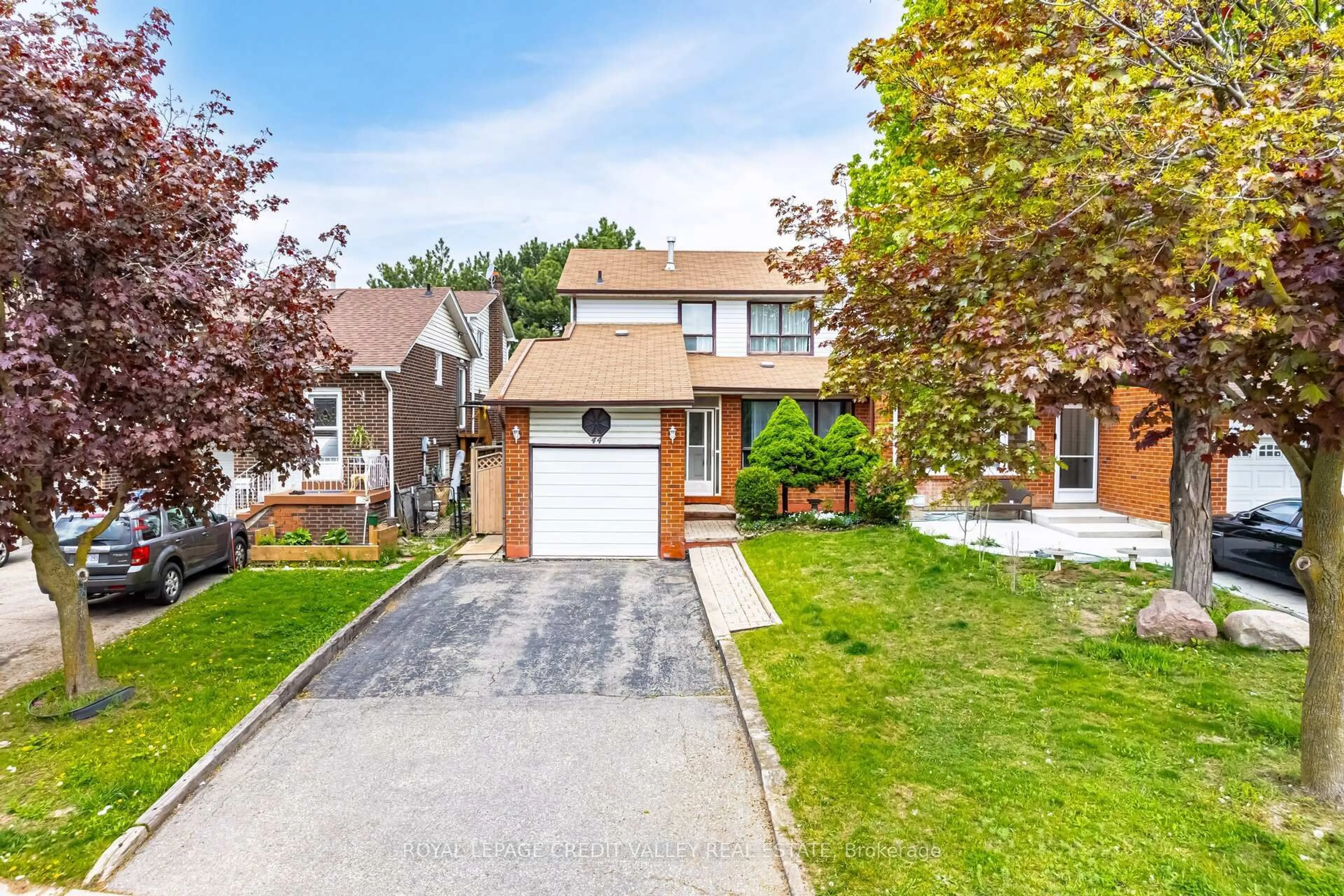 Home with brick exterior material, street for 44 Courtleigh Sq, Brampton Ontario L6Z 1J3
