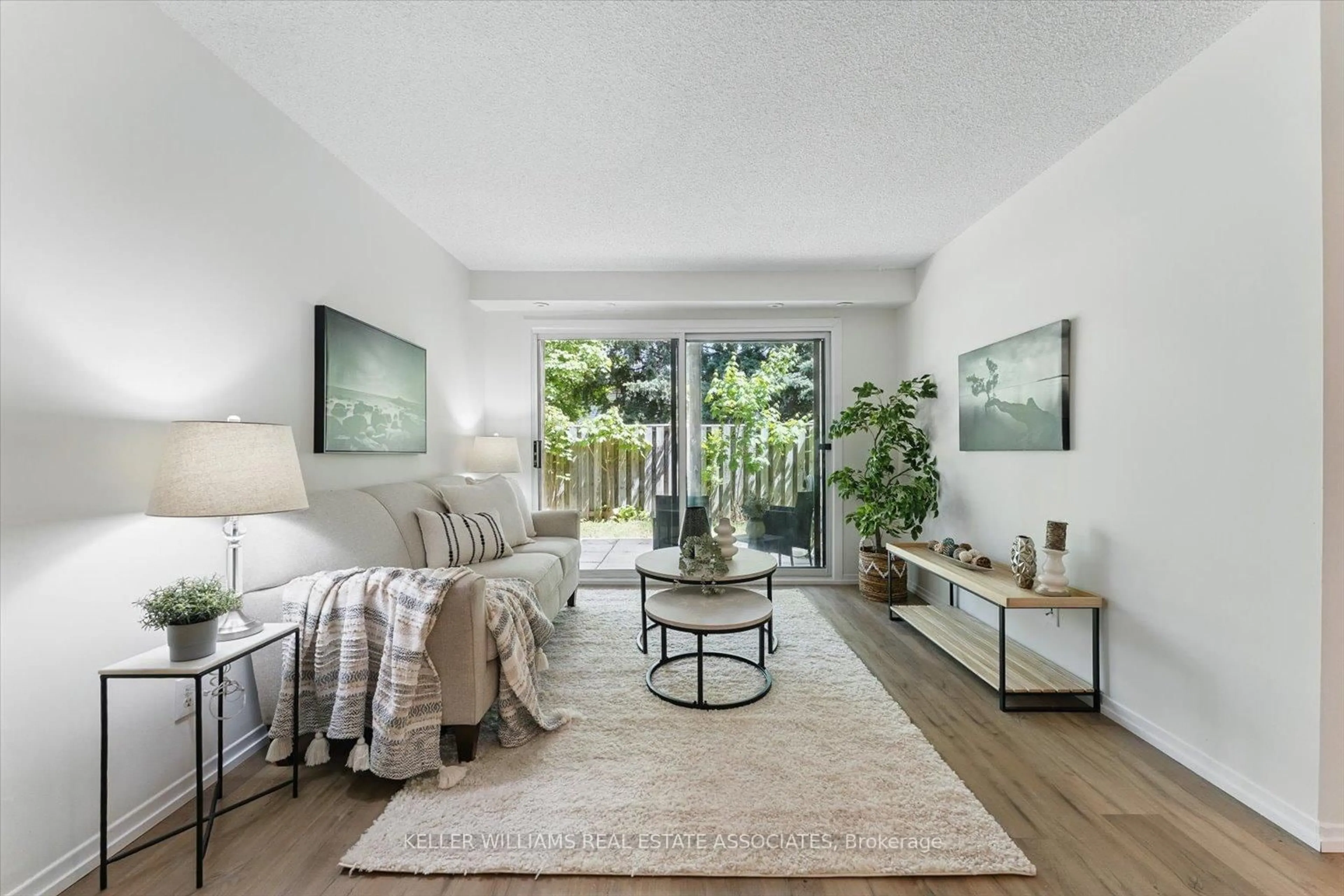 Living room with furniture, unknown for 2701 Aquitaine Ave #43, Mississauga Ontario L5N 2H7