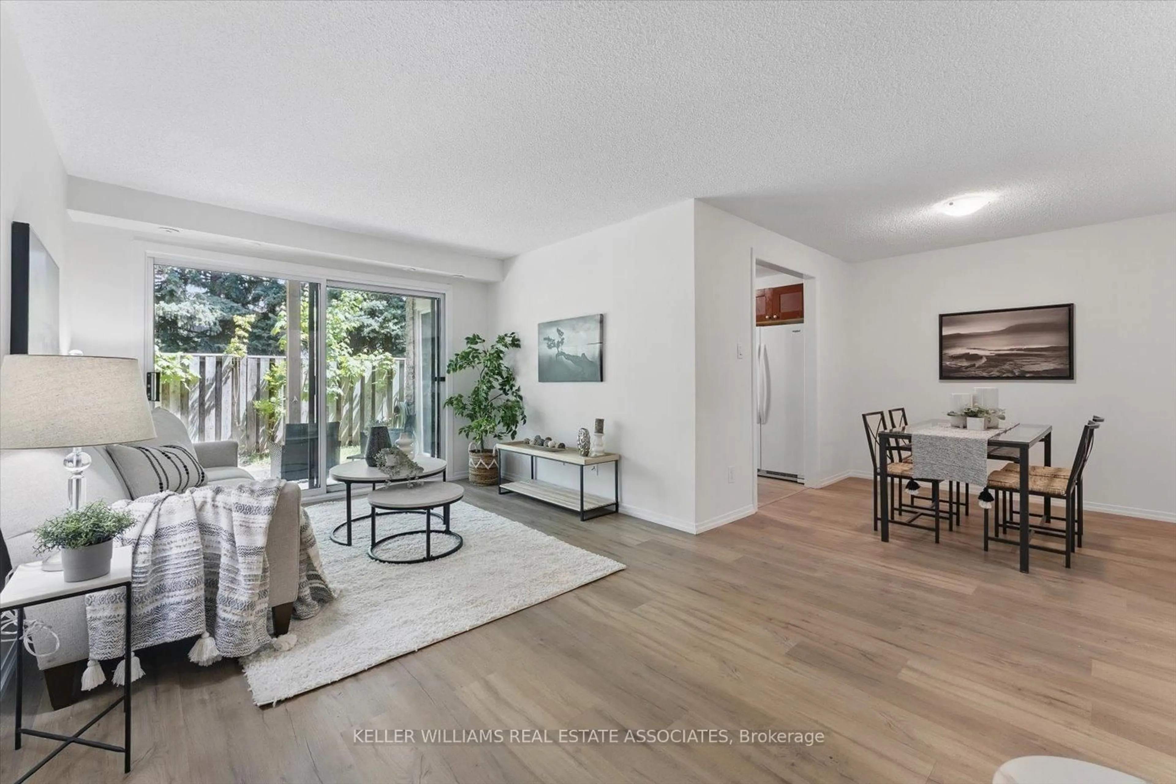 Living room with furniture, unknown for 2701 Aquitaine Ave #43, Mississauga Ontario L5N 2H7