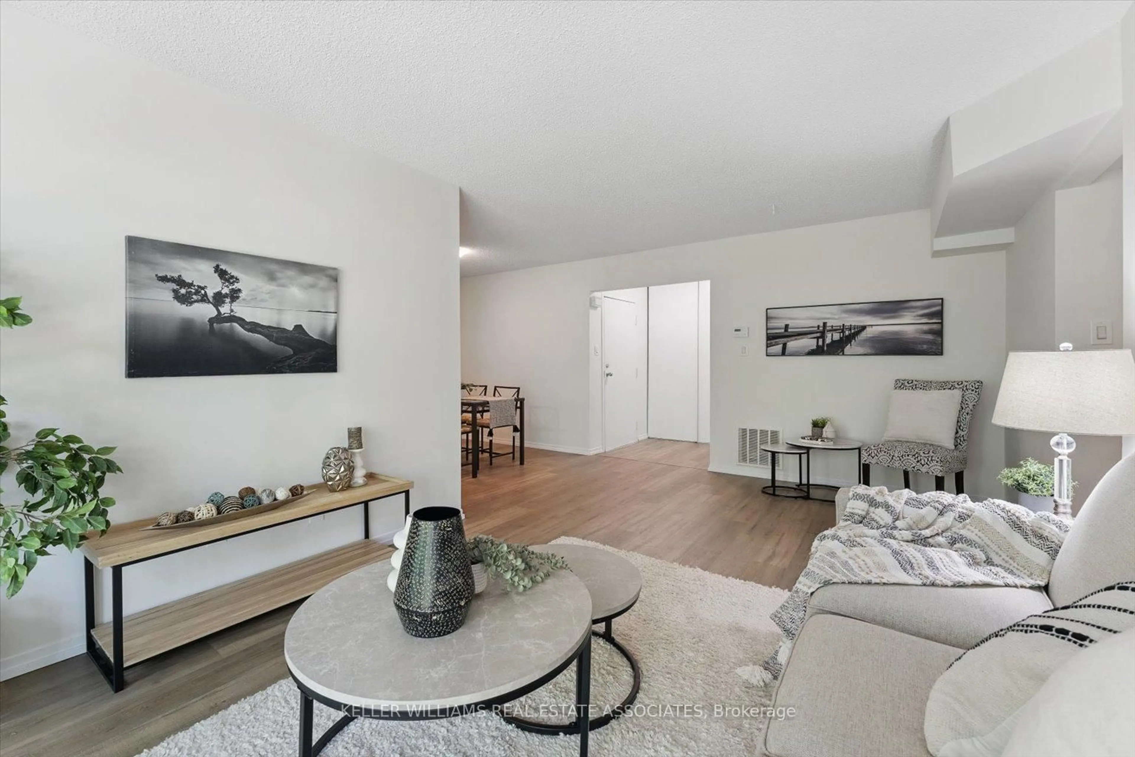 Living room with furniture, unknown for 2701 Aquitaine Ave #43, Mississauga Ontario L5N 2H7