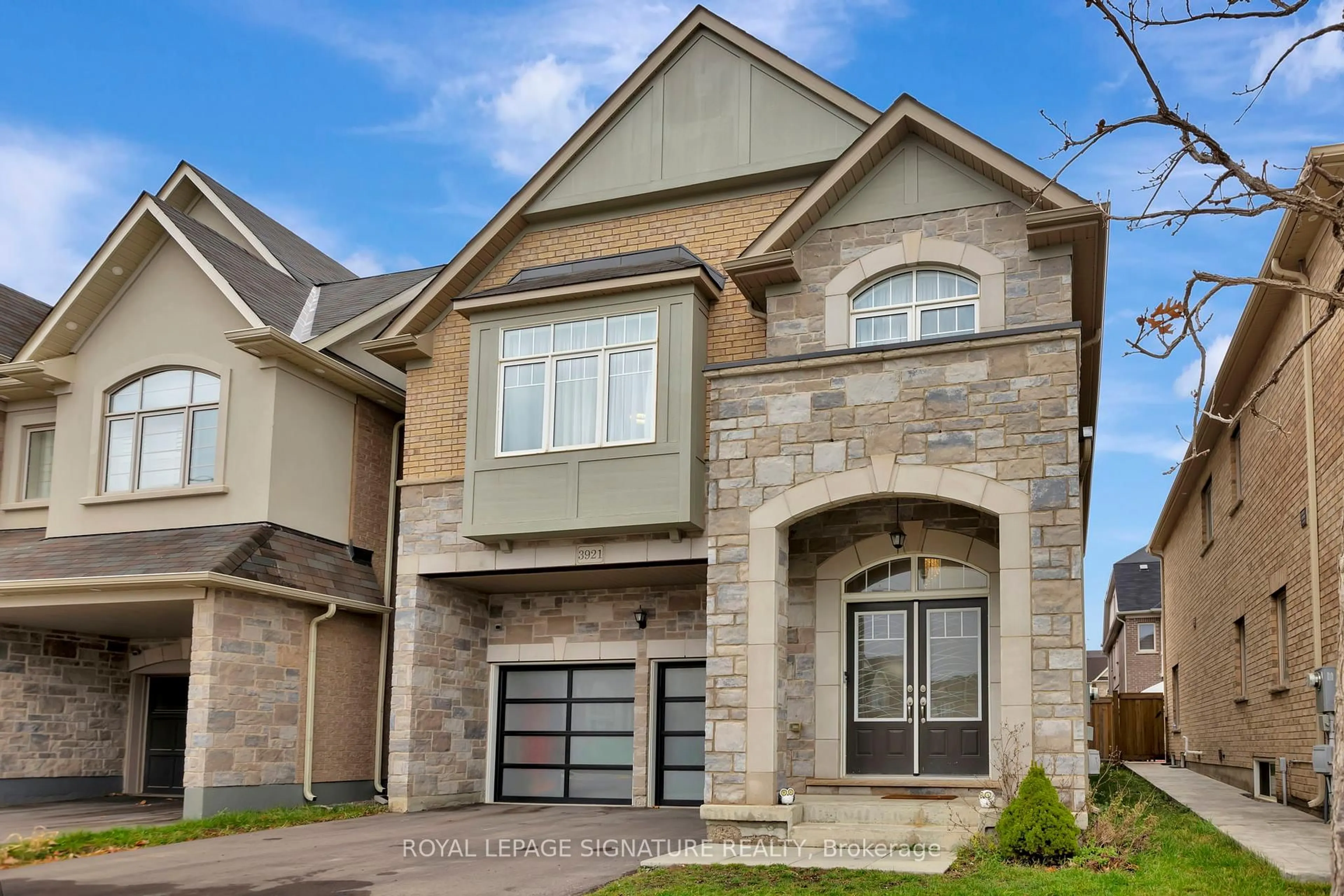 Home with brick exterior material, street for 3921 Thomas Alton Blvd, Burlington Ontario L7M 1A2