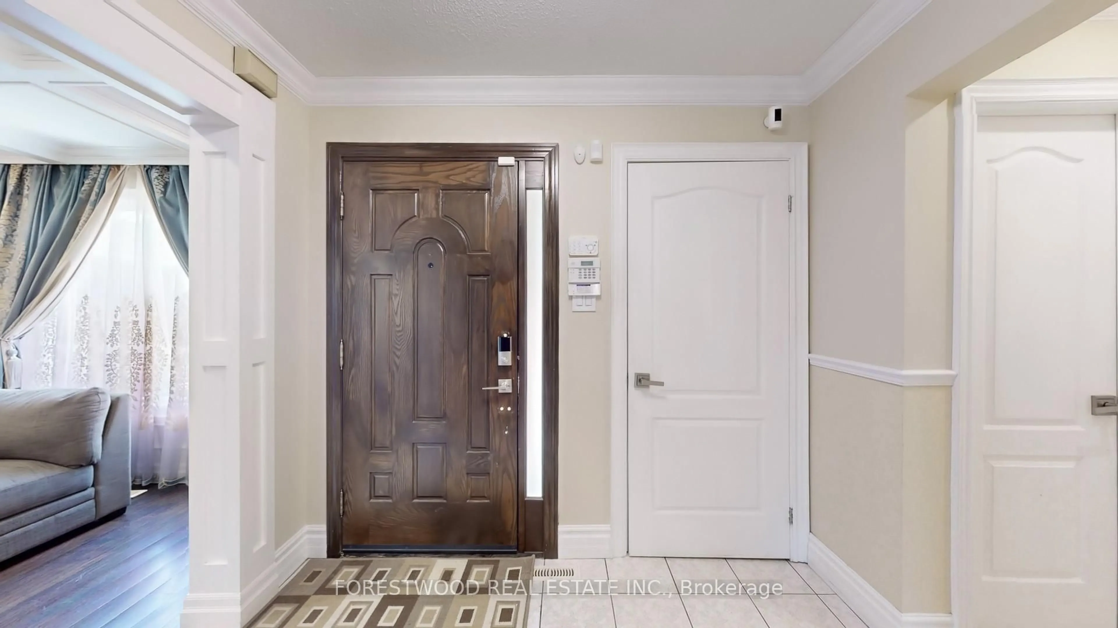 Indoor entryway for 4449 Ashley Ave, Mississauga Ontario L5R 2A3