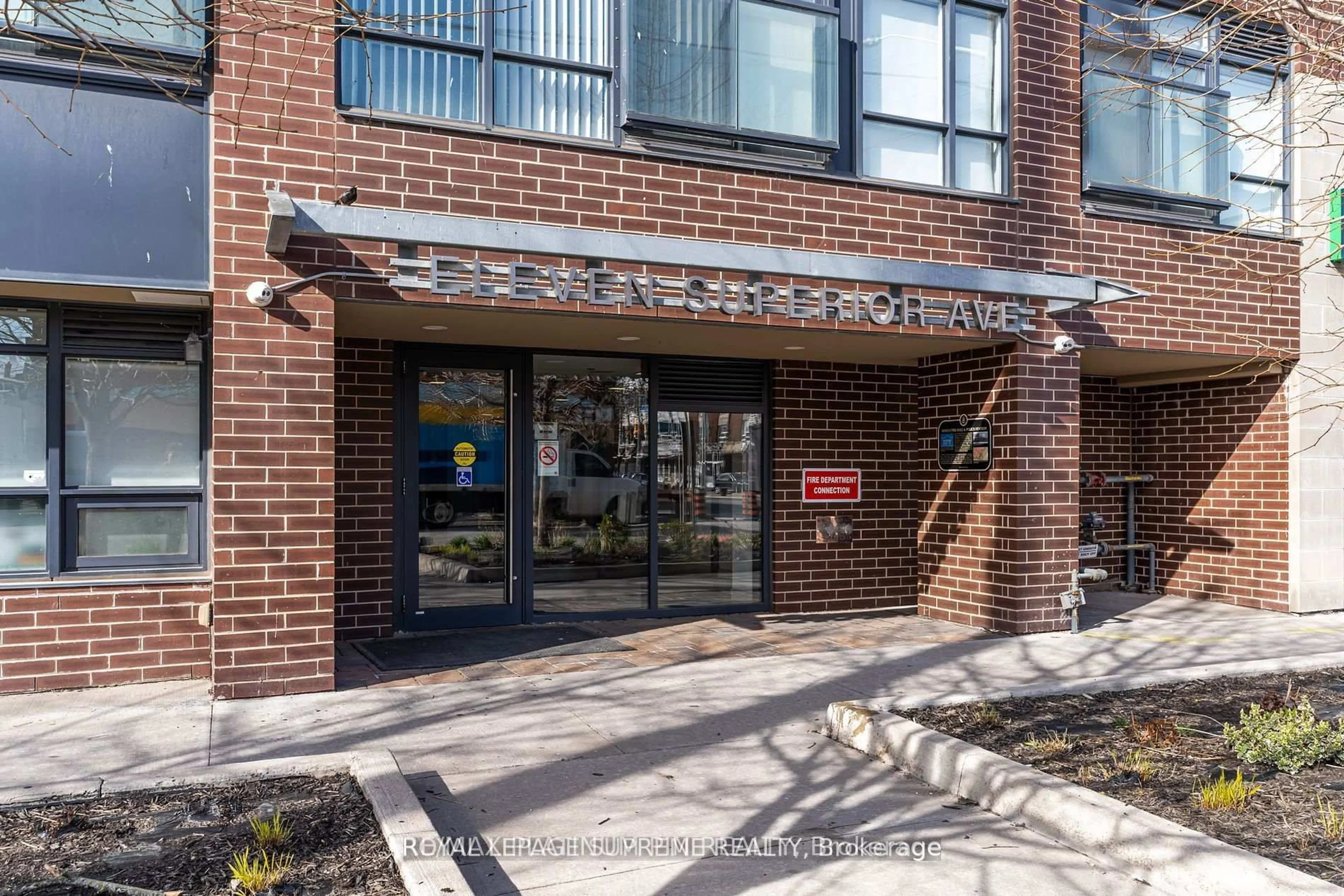 Indoor foyer for 11 Superior Ave #812, Toronto Ontario M8V 0A7