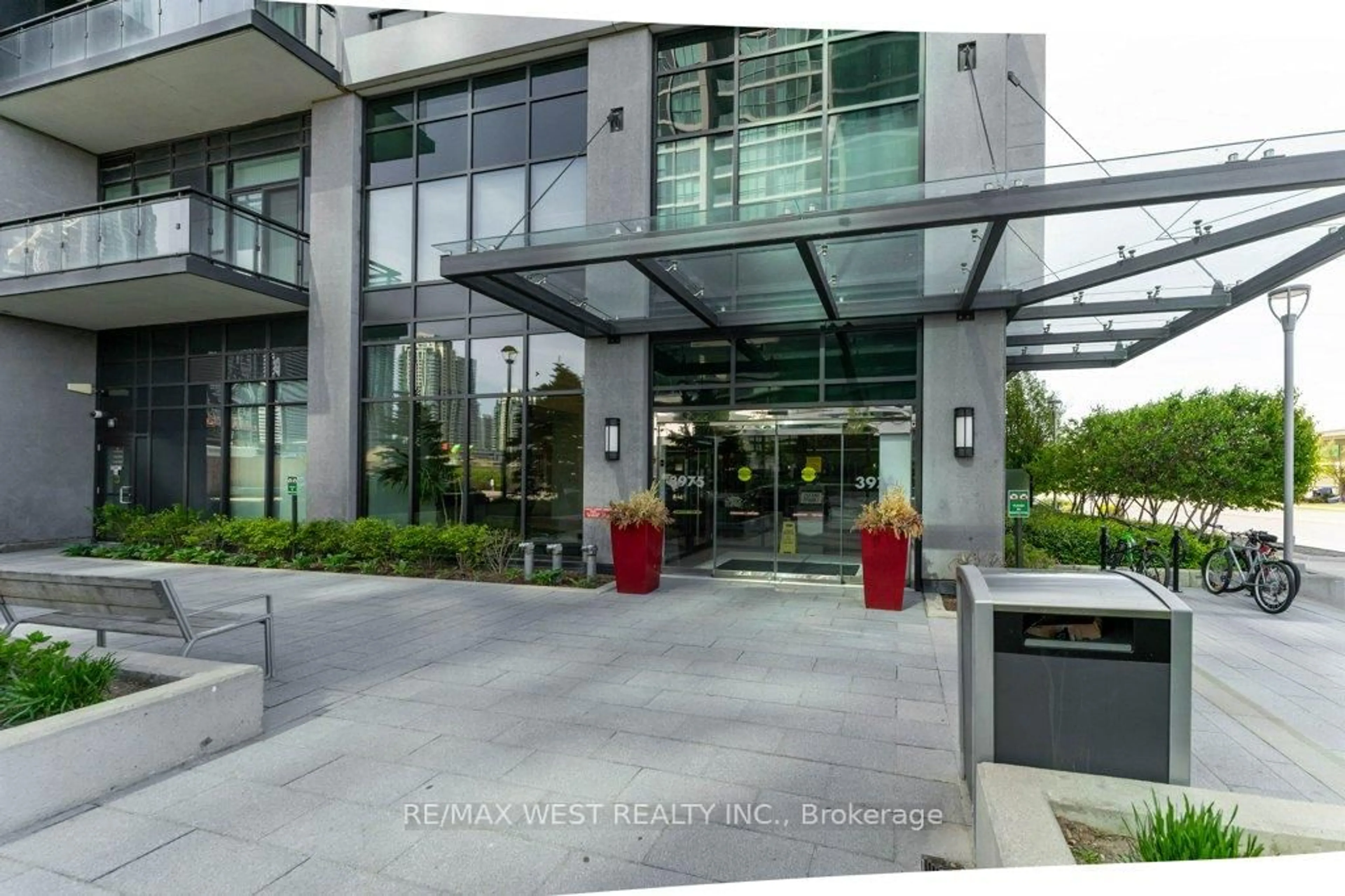 Indoor foyer for 3975 Grand Park Dr #4303, Mississauga Ontario L5B 0K4