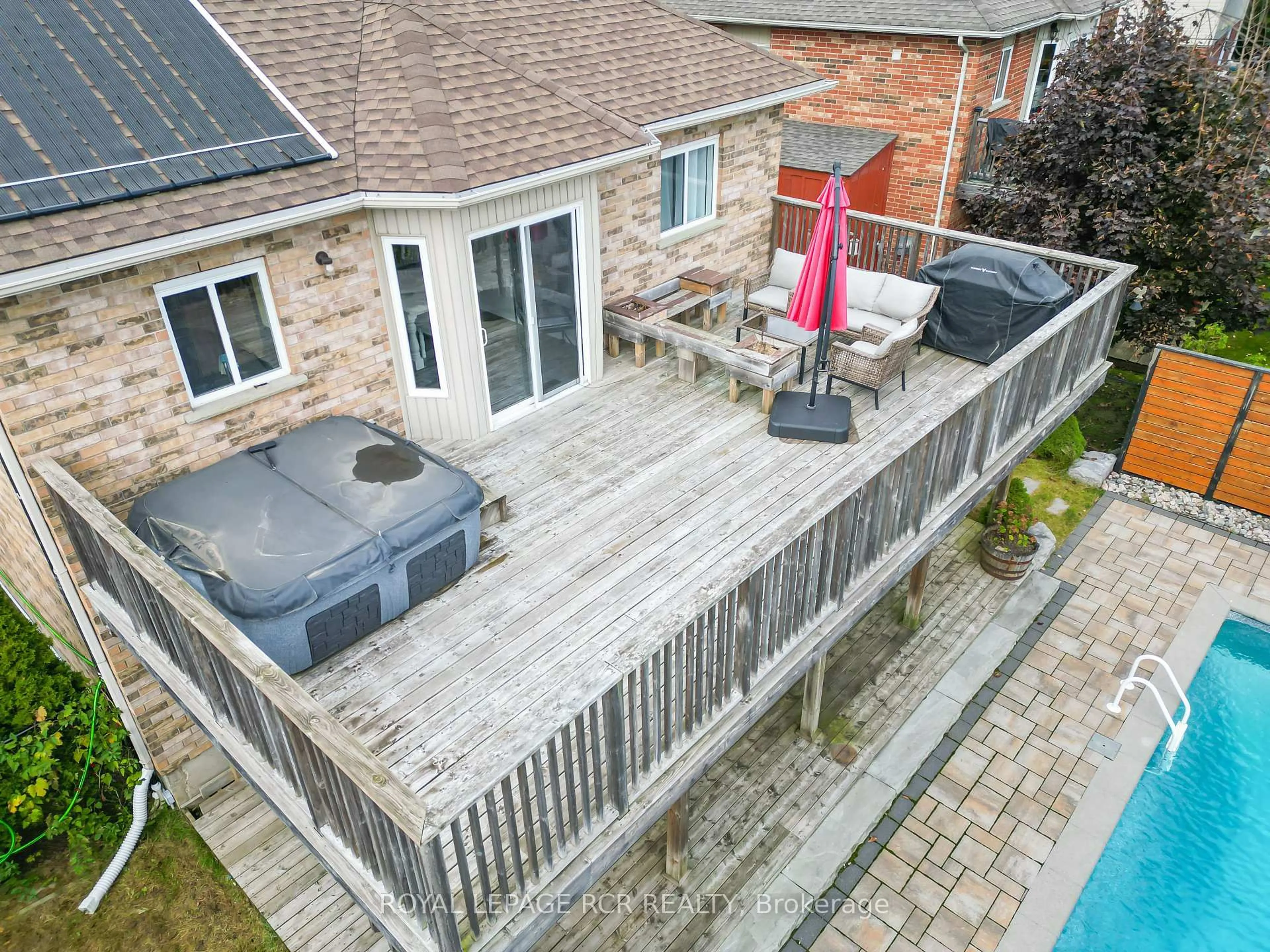 Patio, street for 71 Hunter Rd, Orangeville Ontario L9W 5C5