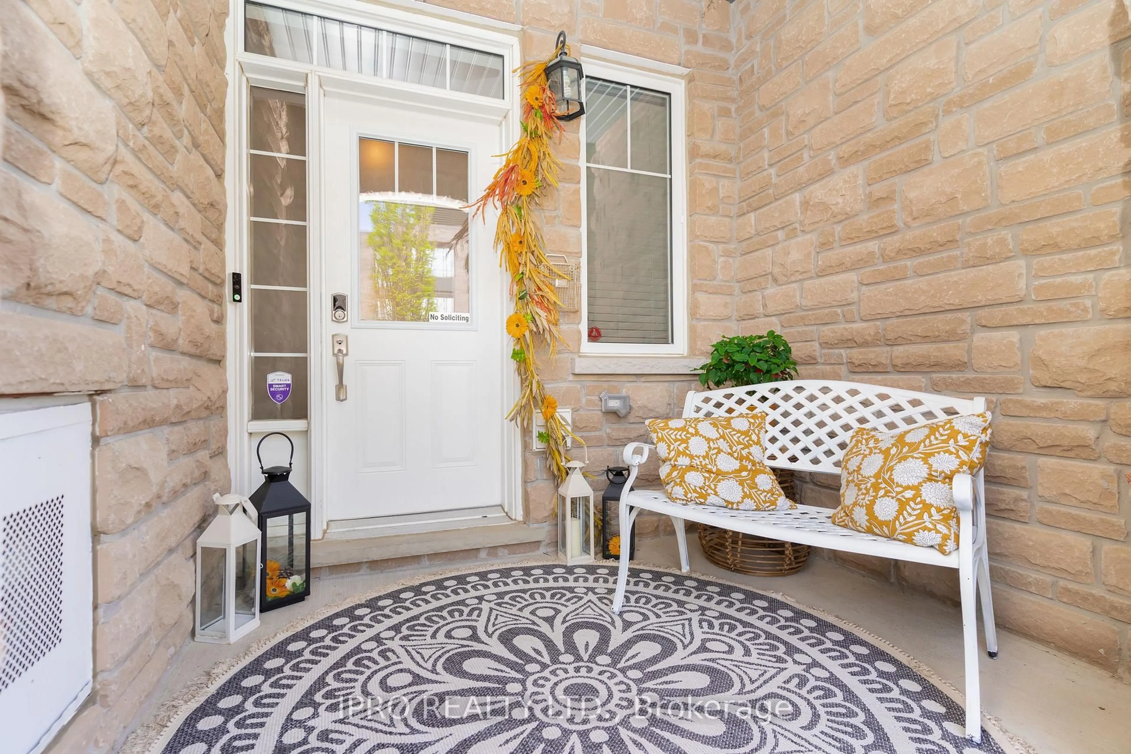 Indoor entryway for 5 Stowmarket St, Caledon Ontario L7C 3Y5