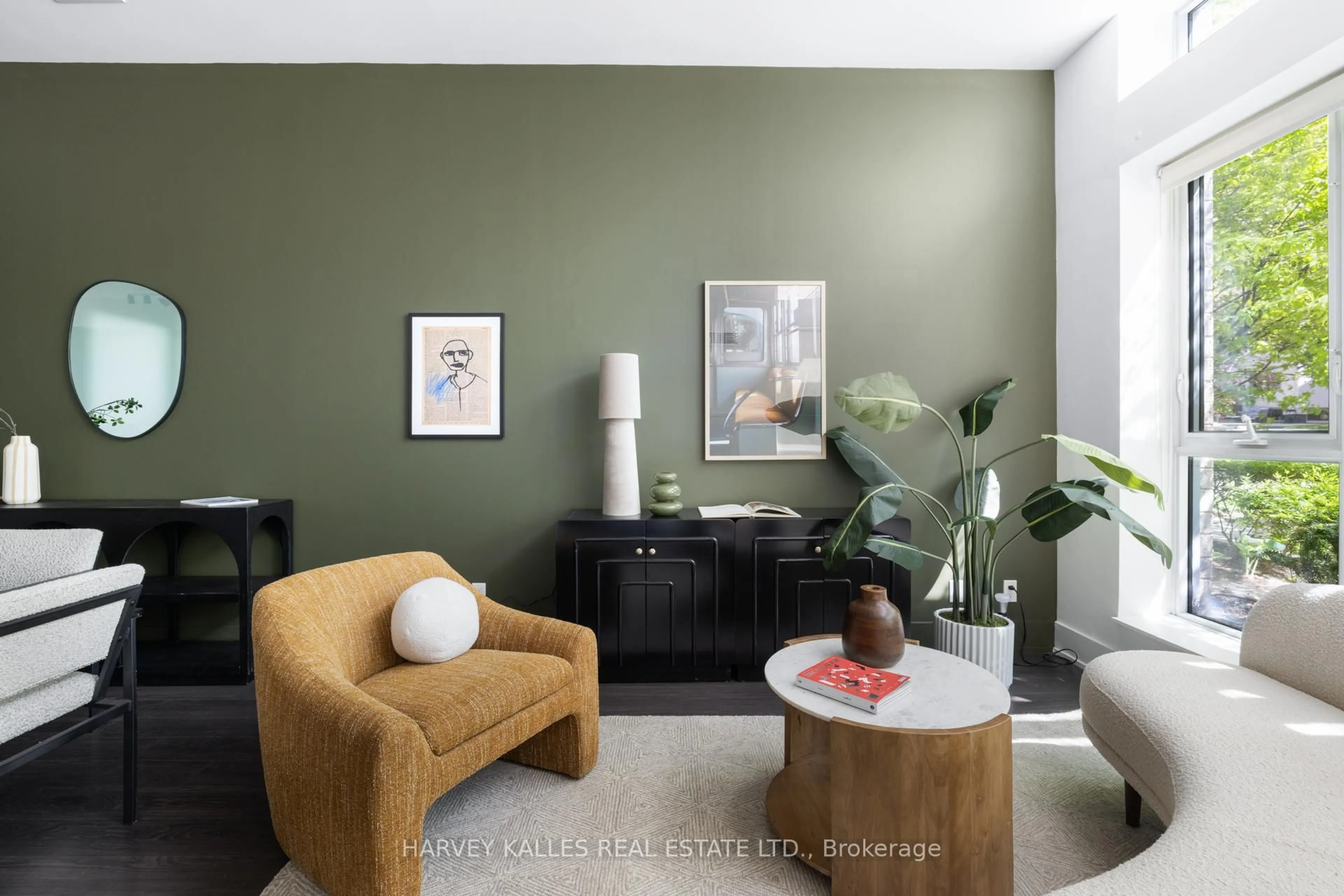 Living room with furniture, unknown for 1830 Bloor St #TH 105, Toronto Ontario M6P 0A2