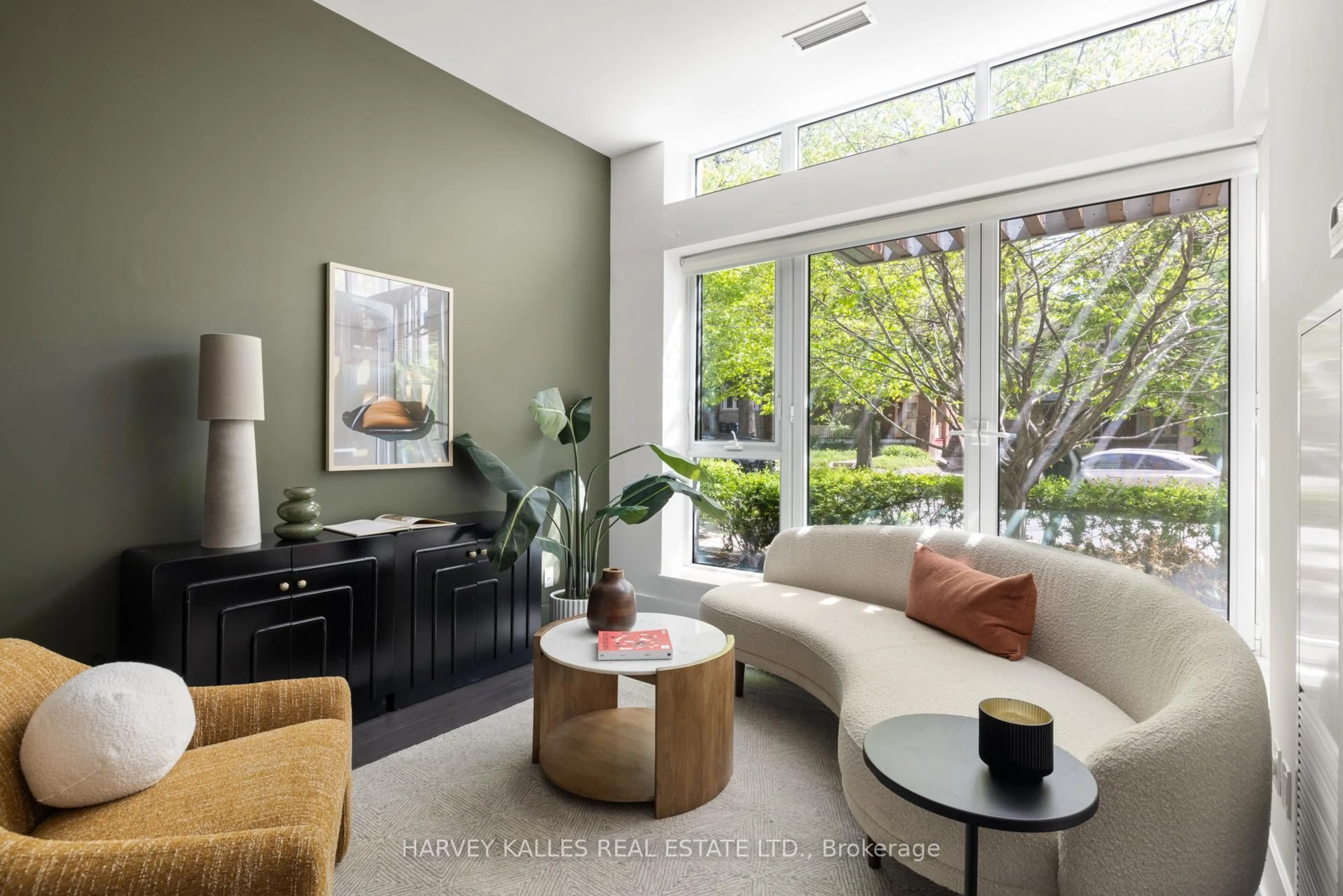 Living room with furniture, unknown for 1830 Bloor St #TH 105, Toronto Ontario M6P 0A2