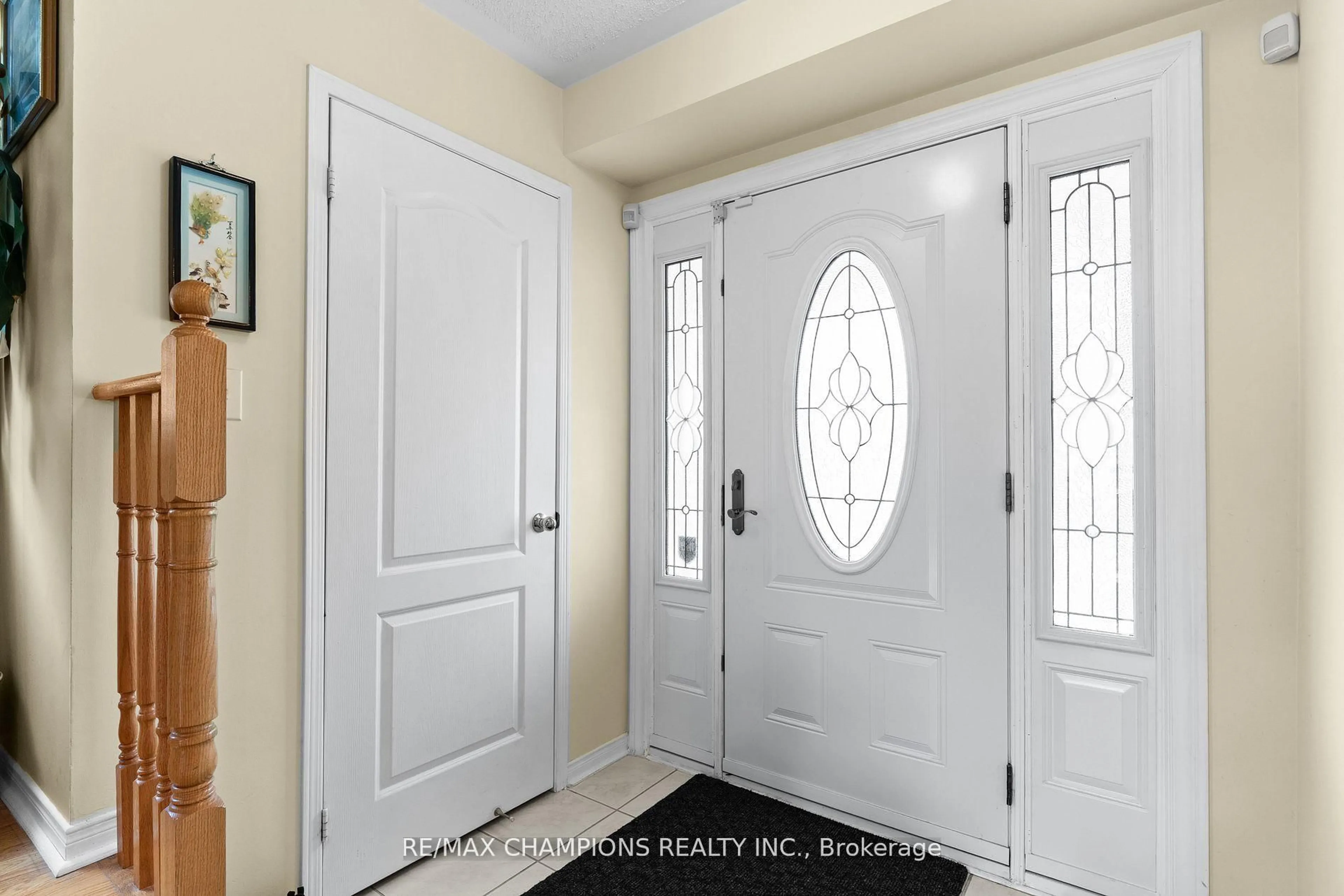 Indoor entryway for 173 Sunny Meadow Blvd, Brampton Ontario L6R 2Z2