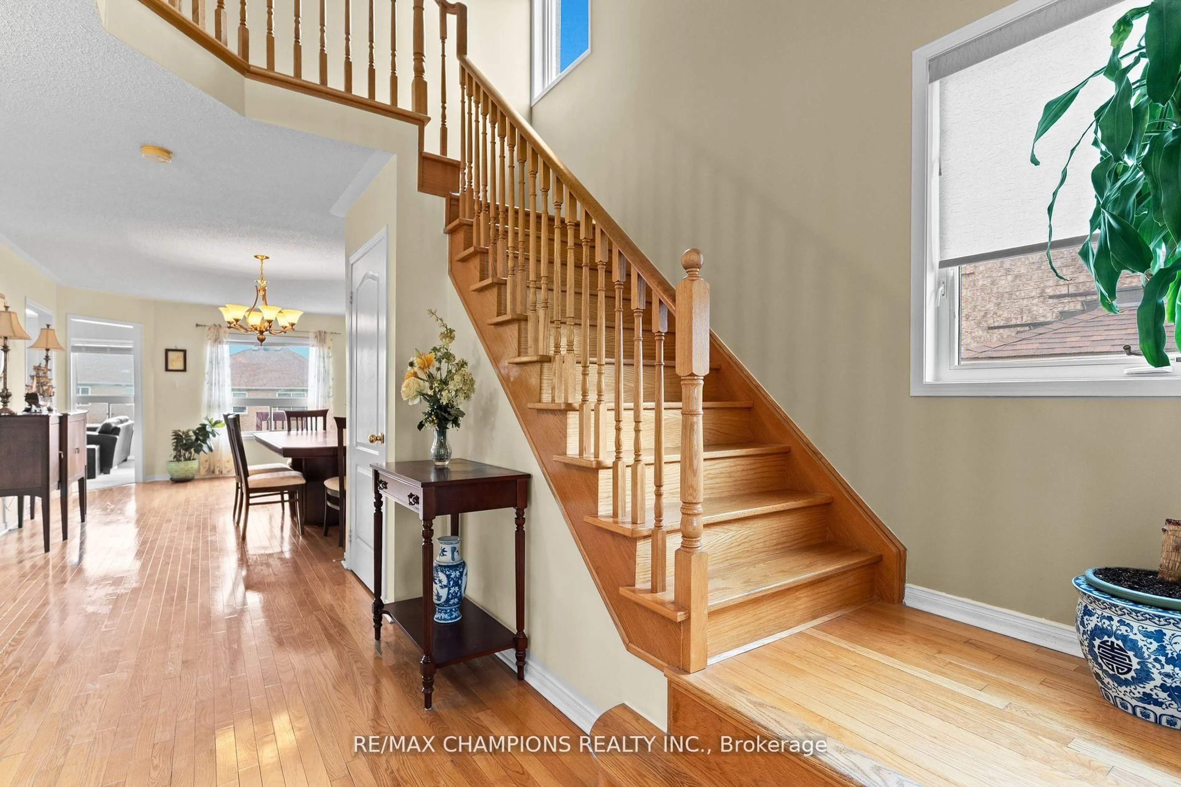 Indoor entryway for 173 Sunny Meadow Blvd, Brampton Ontario L6R 2Z2
