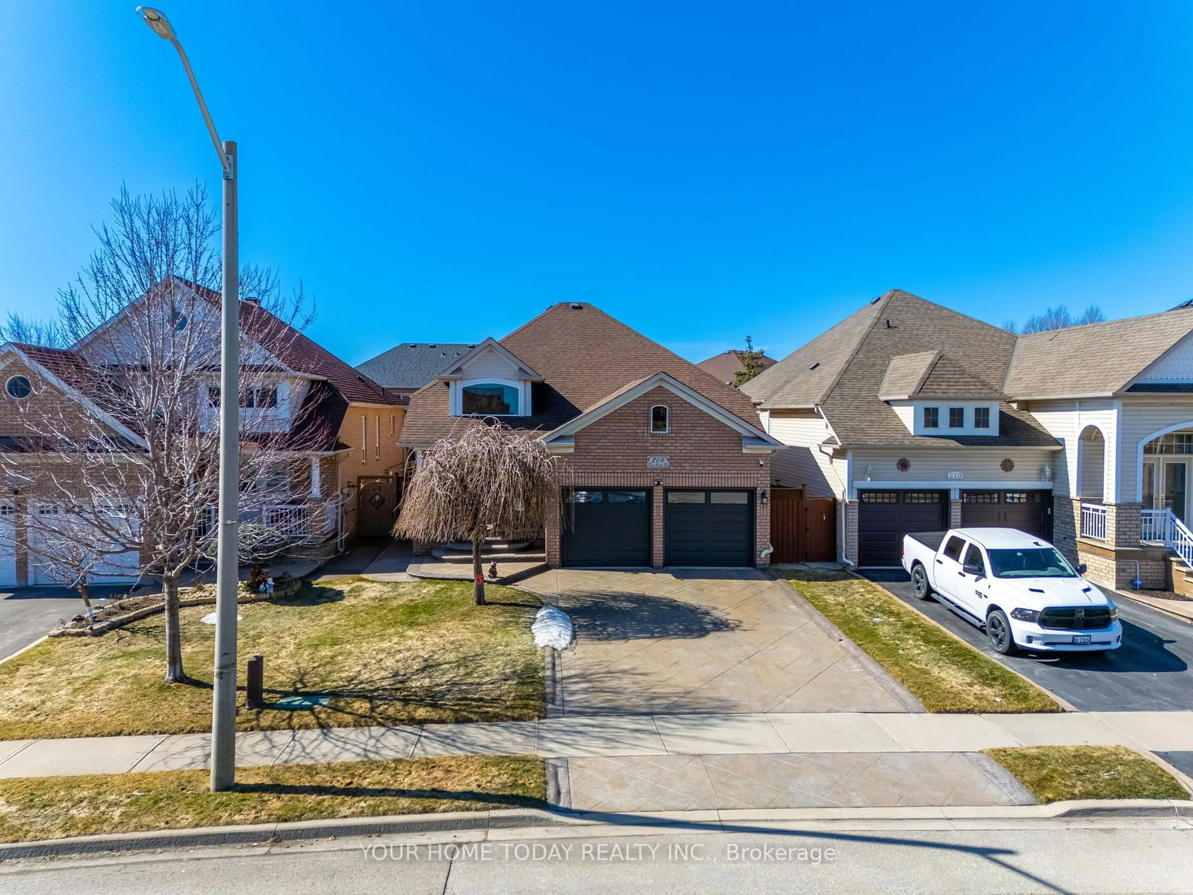 A pic from outside/outdoor area/front of a property/back of a property/a pic from drone, street for 208 Van Scott Dr, Brampton Ontario L7A 1V9