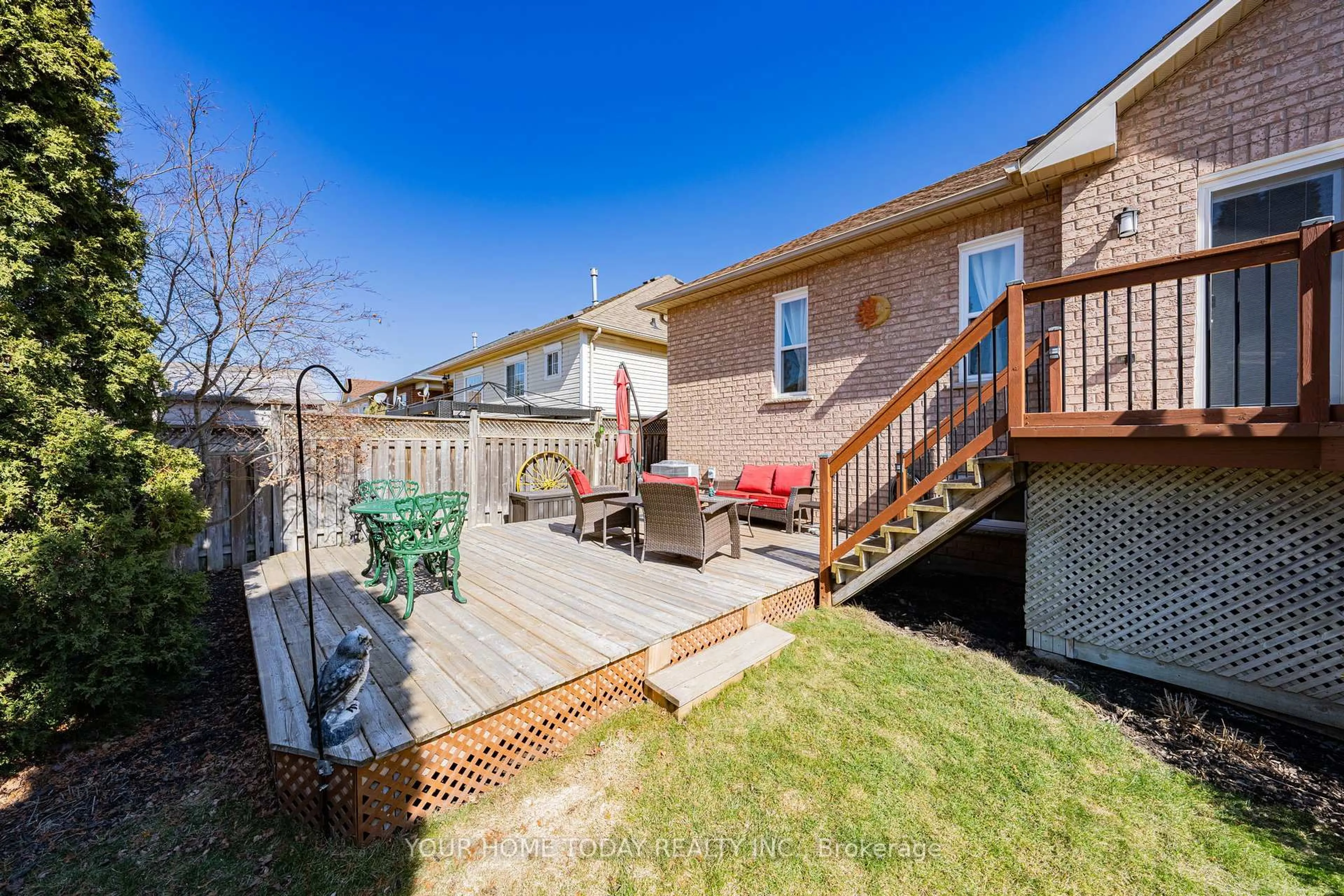 Patio, street for 208 Van Scott Dr, Brampton Ontario L7A 1V9