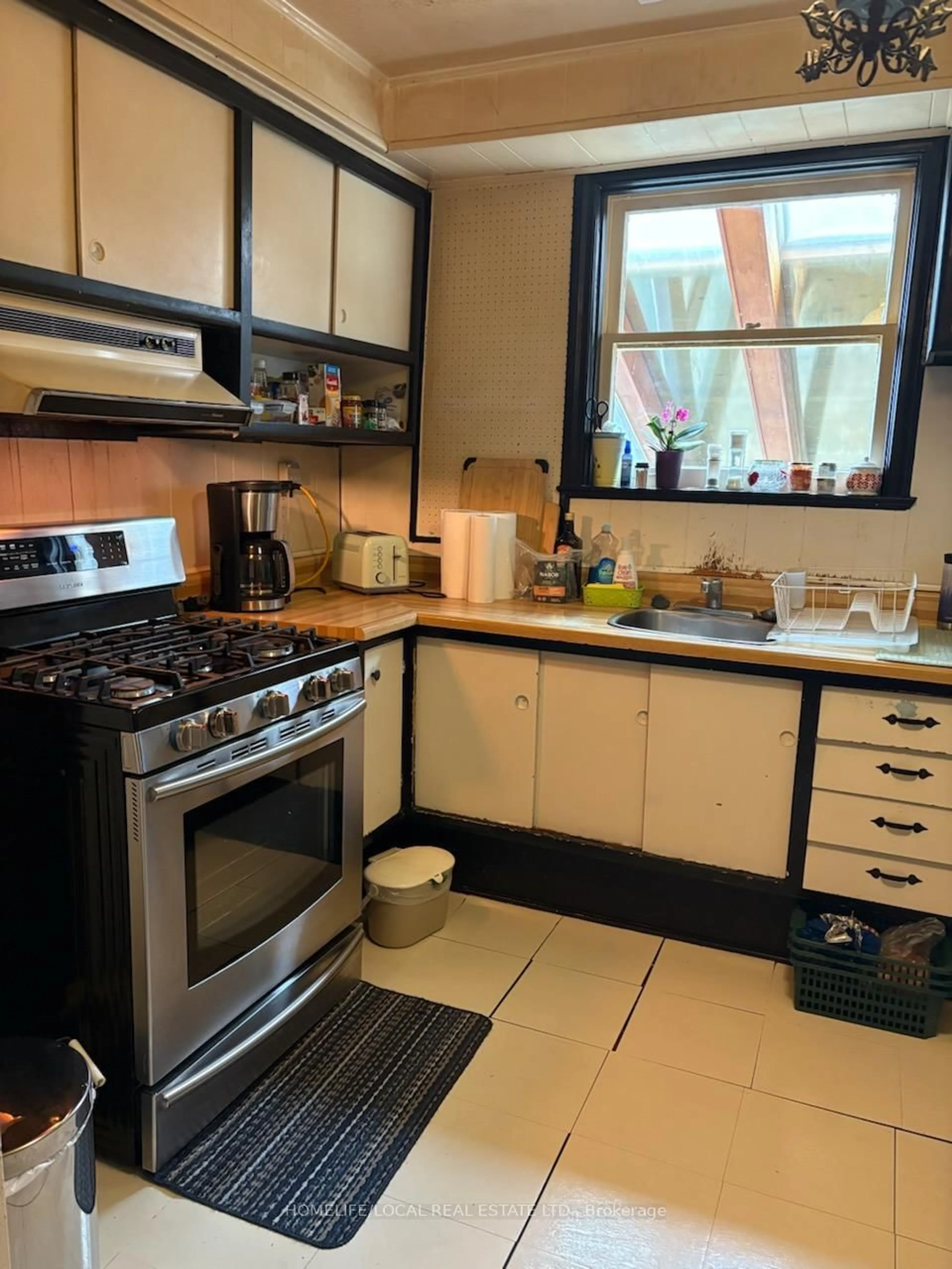 Standard kitchen, unknown for 241 Eileen Ave, Toronto Ontario M6N 1W5