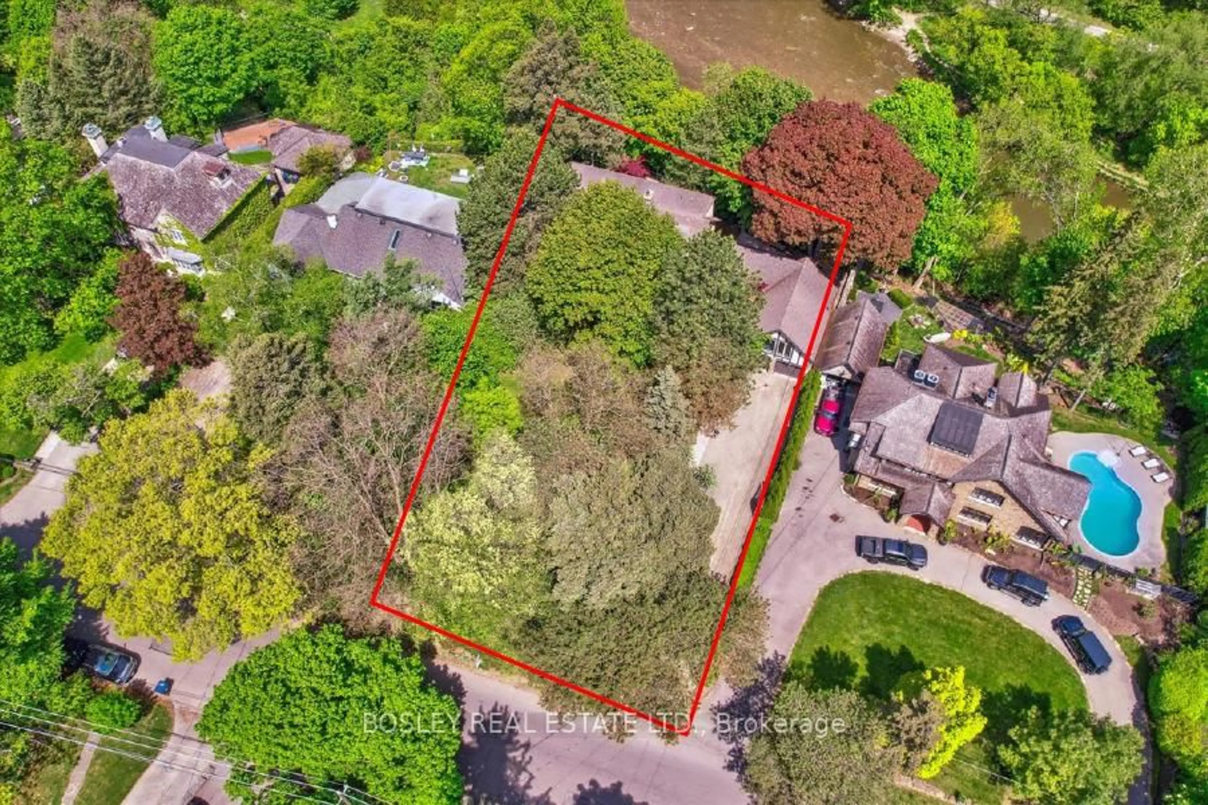 A pic from outside/outdoor area/front of a property/back of a property/a pic from drone, street for 76 Old Mill Rd, Toronto Ontario M8X 1G8