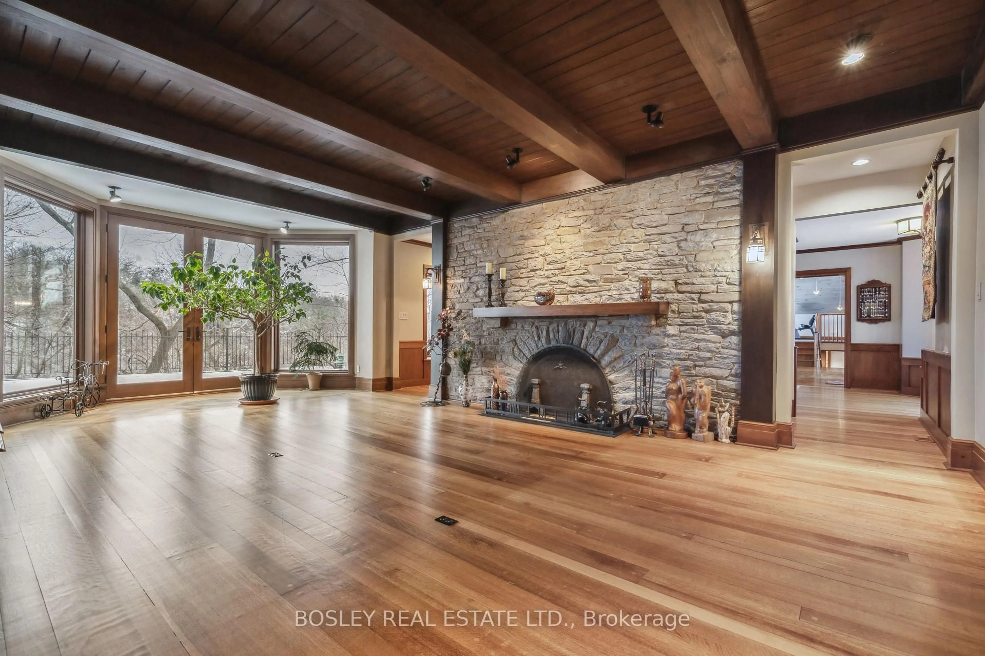 Indoor entryway for 76 Old Mill Rd, Toronto Ontario M8X 1G8
