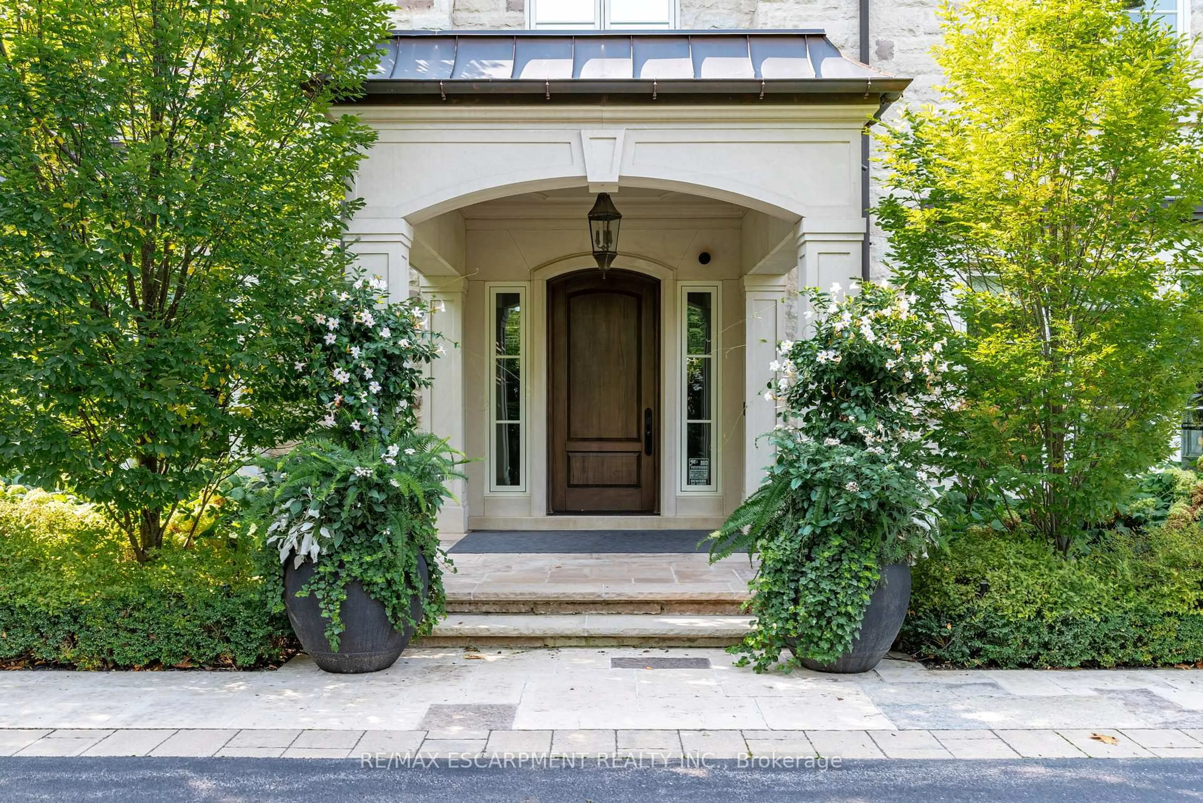 Indoor entryway for 4472 ESCARPMENT Dr, Burlington Ontario L7M 0T8