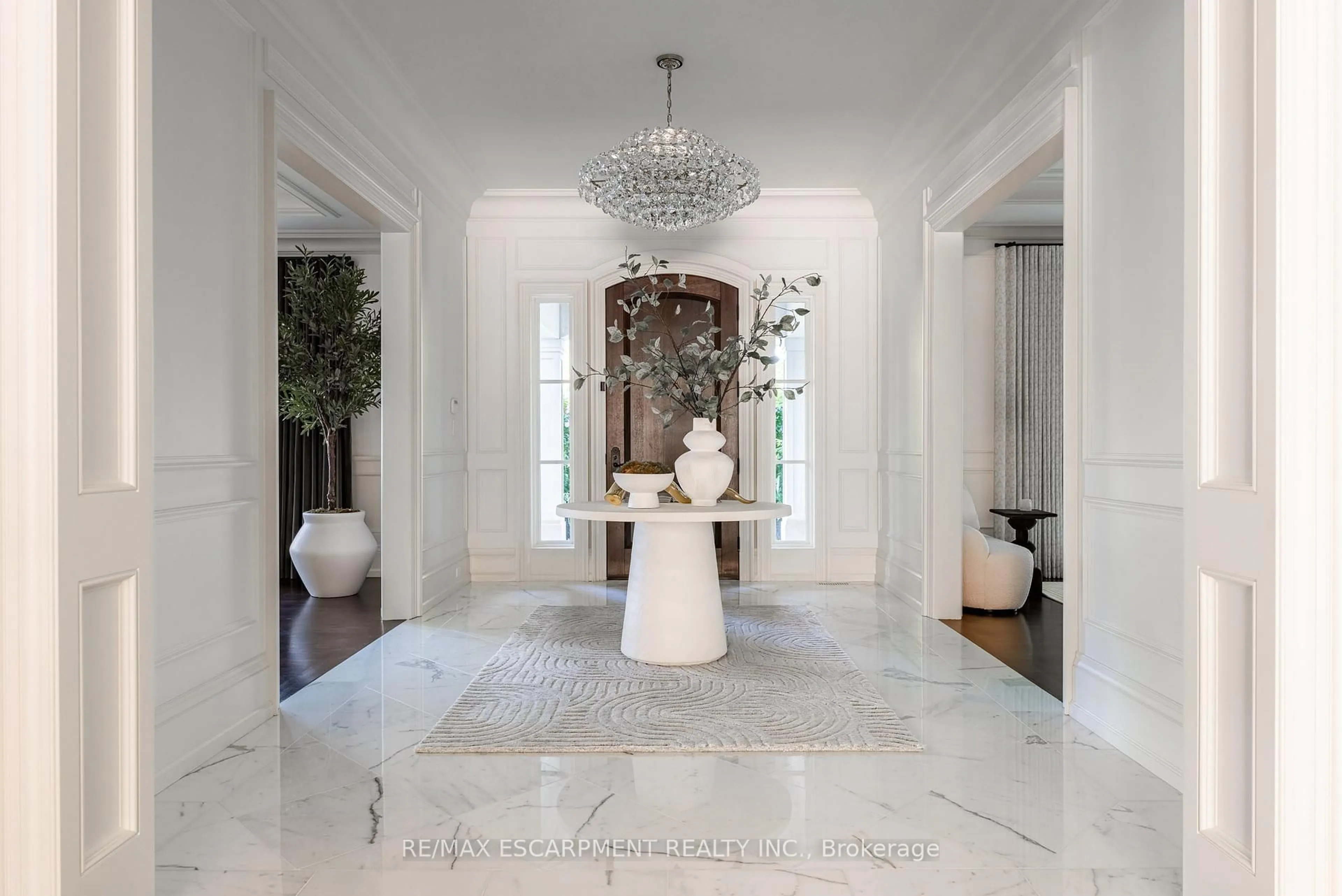 Indoor foyer for 4472 ESCARPMENT Dr, Burlington Ontario L7M 0T8