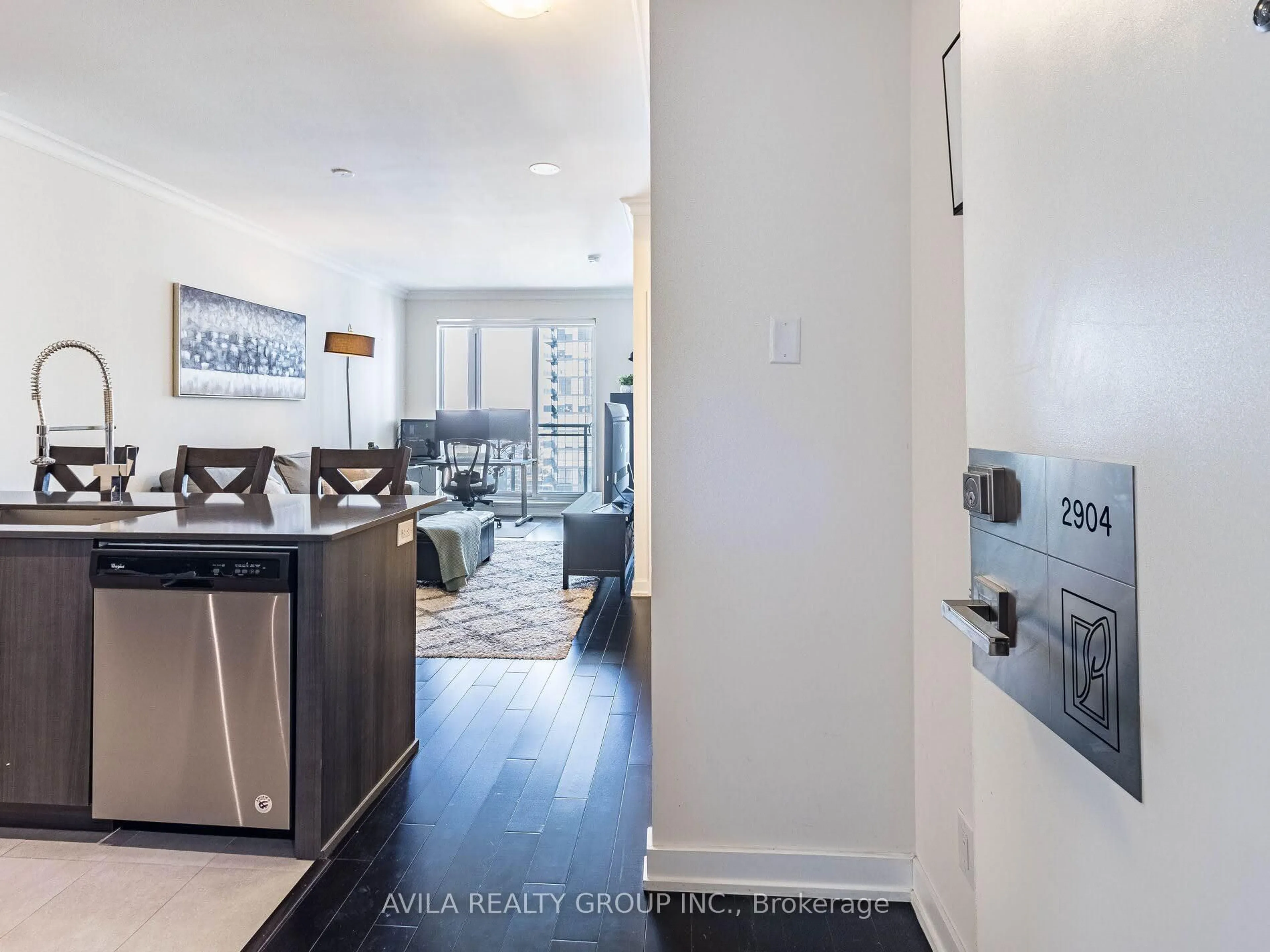 Indoor entryway for 4011 Brickstone Mews #2904, Mississauga Ontario L5B 0J7