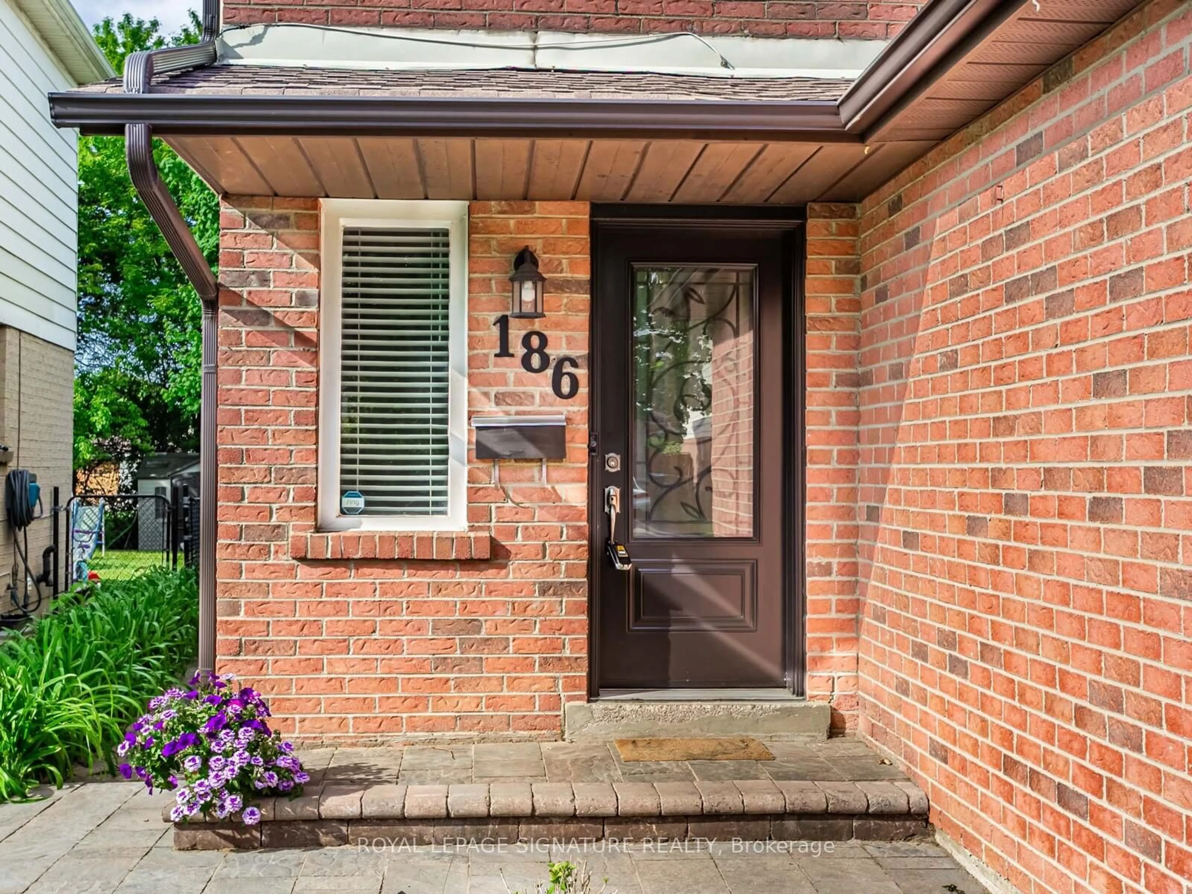 Home with brick exterior material, street for 186 Martindale Cres, Brampton Ontario L6X 2V2