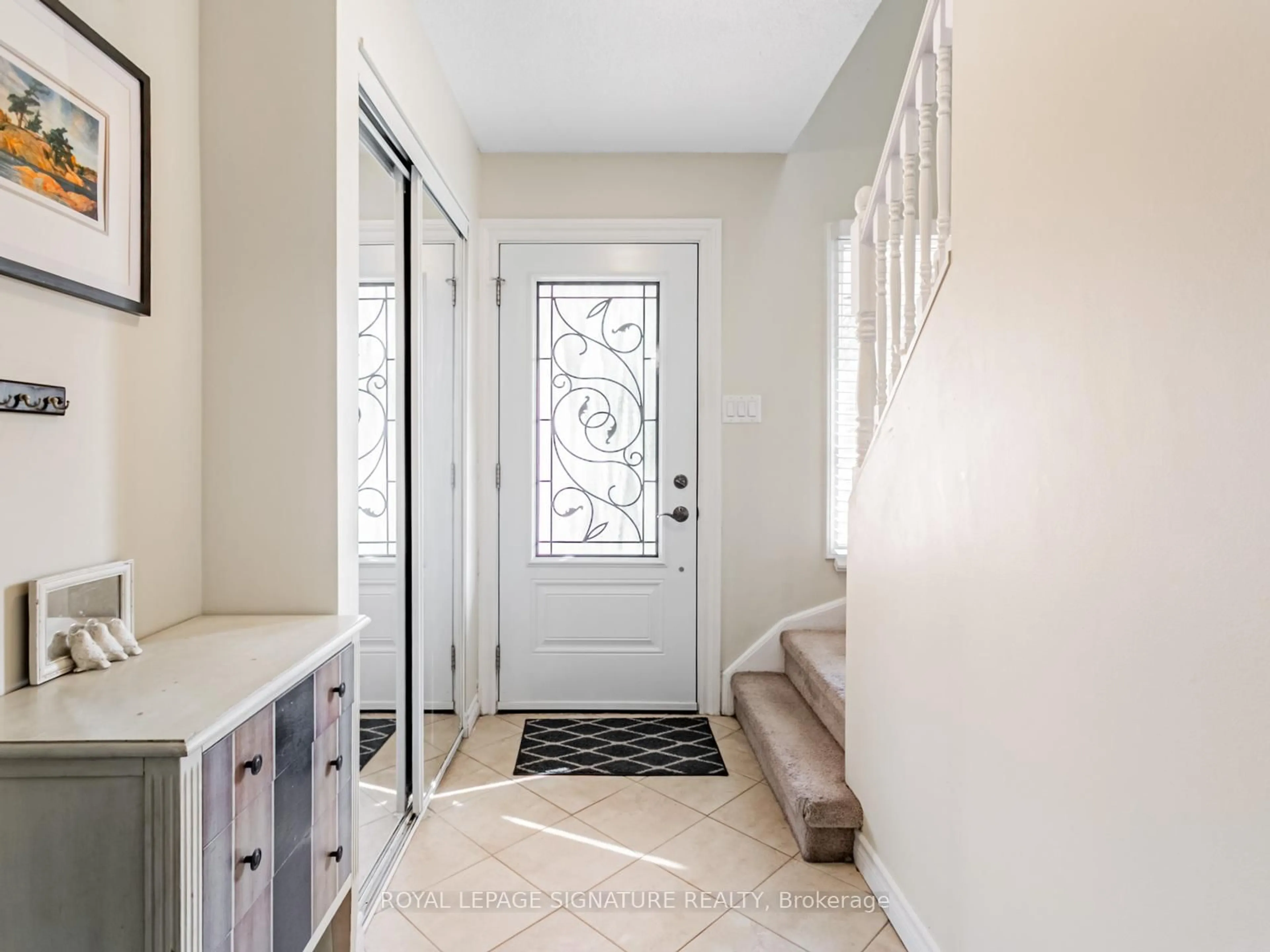 Indoor entryway for 186 Martindale Cres, Brampton Ontario L6X 2V2