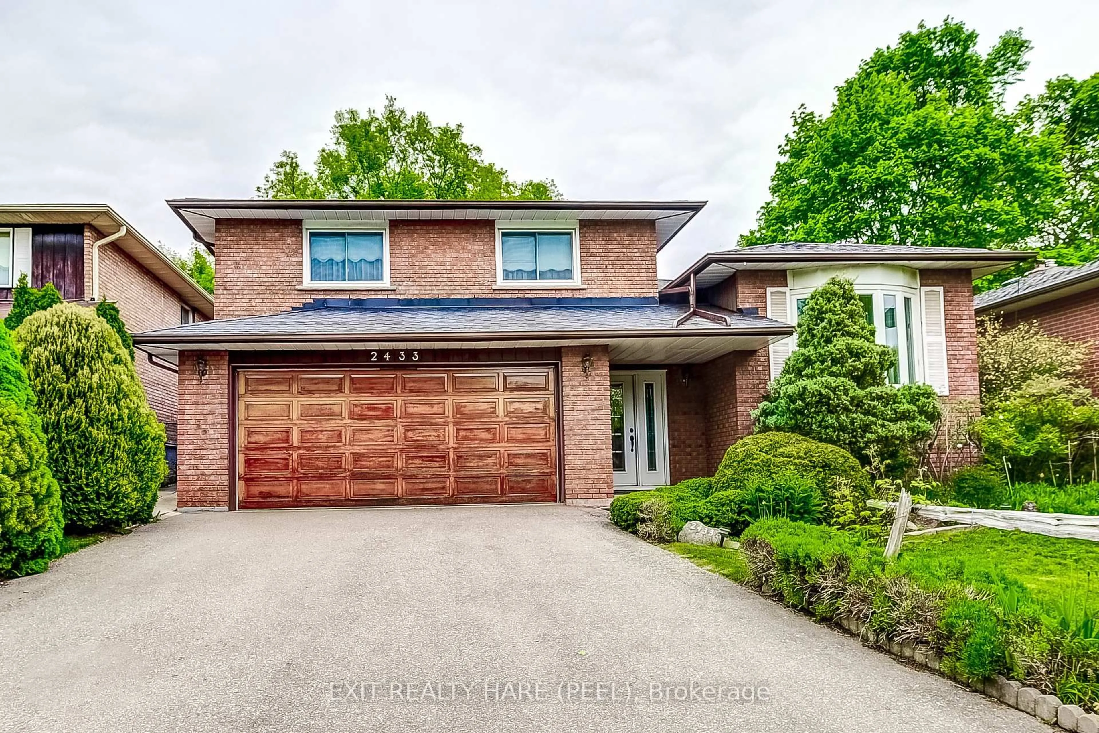 Home with brick exterior material, street for 2433 Frayne Crt, Mississauga Ontario L5A 3X7