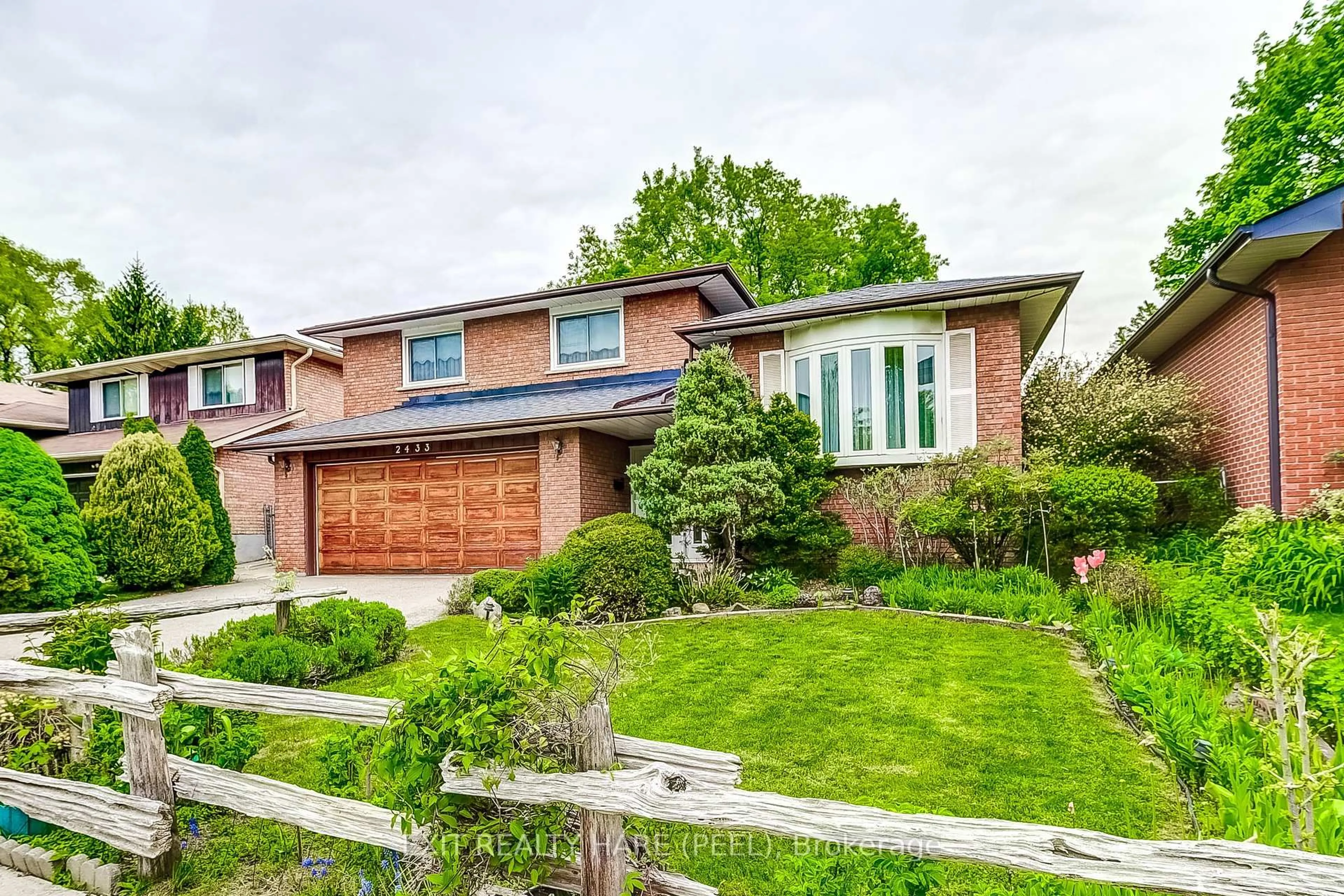 Home with brick exterior material, street for 2433 Frayne Crt, Mississauga Ontario L5A 3X7