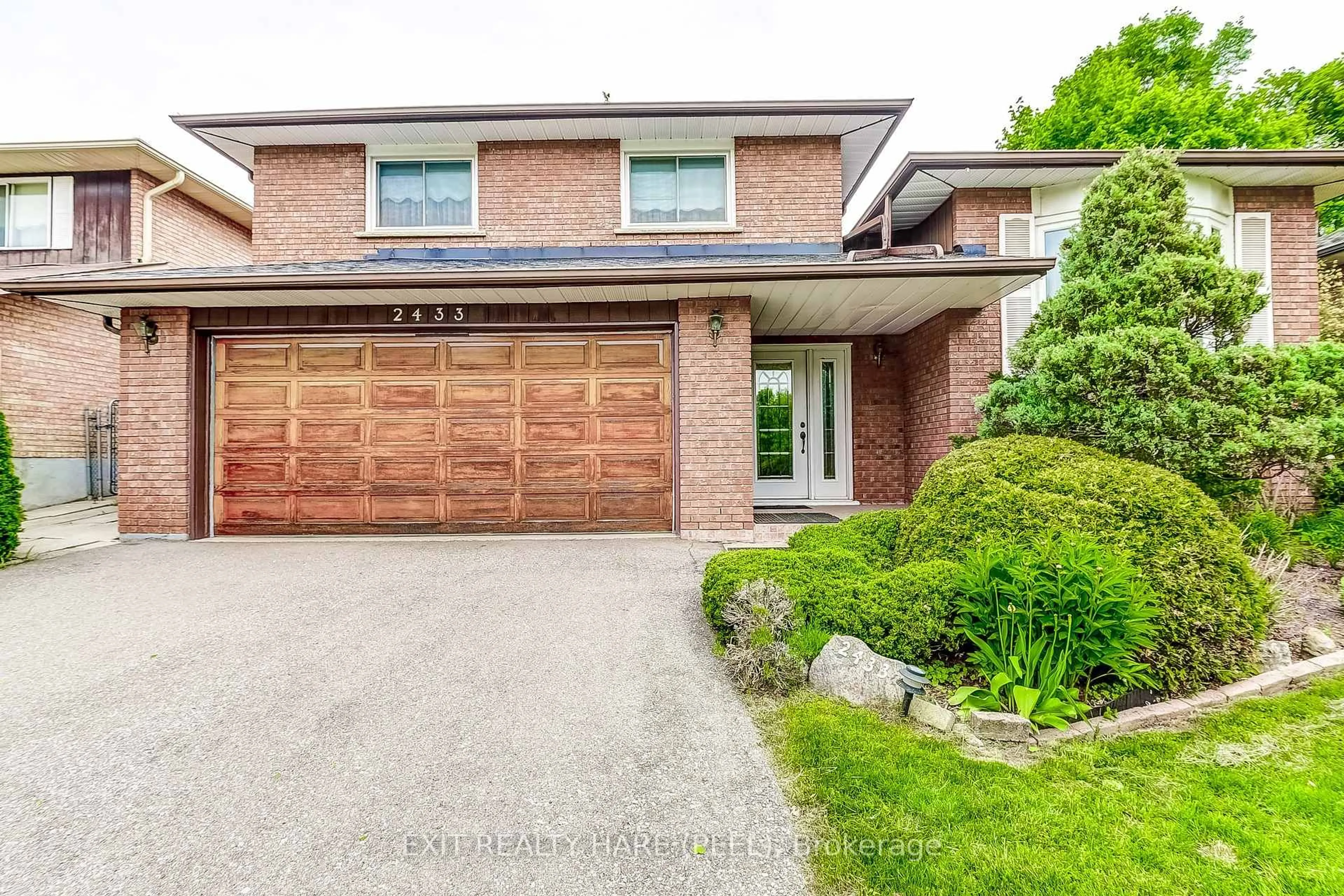 Home with brick exterior material, street for 2433 Frayne Crt, Mississauga Ontario L5A 3X7