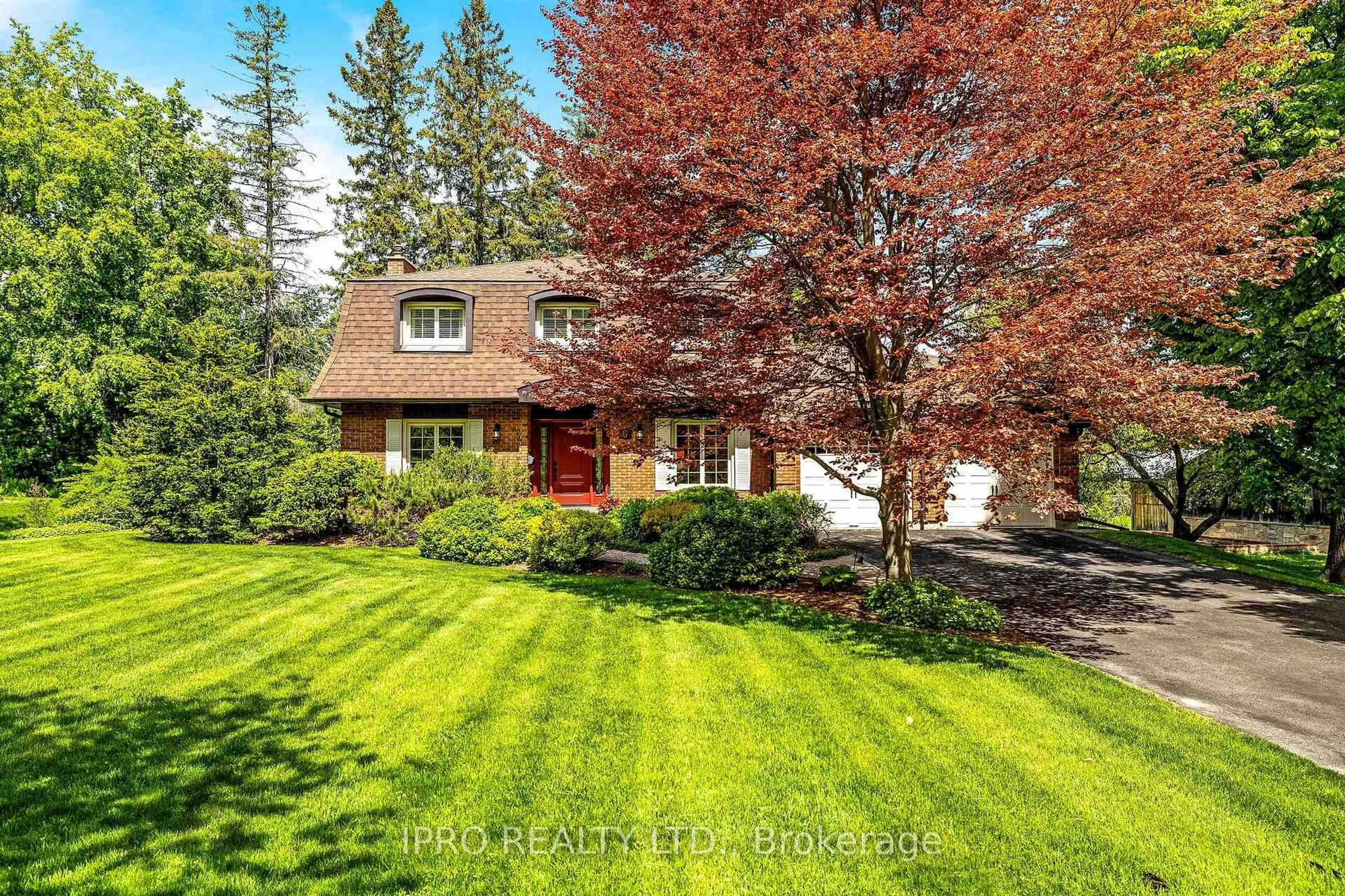 A pic from outside/outdoor area/front of a property/back of a property/a pic from drone, unknown for 6 Mullen Pl, Halton Hills Ontario L7G 2R9