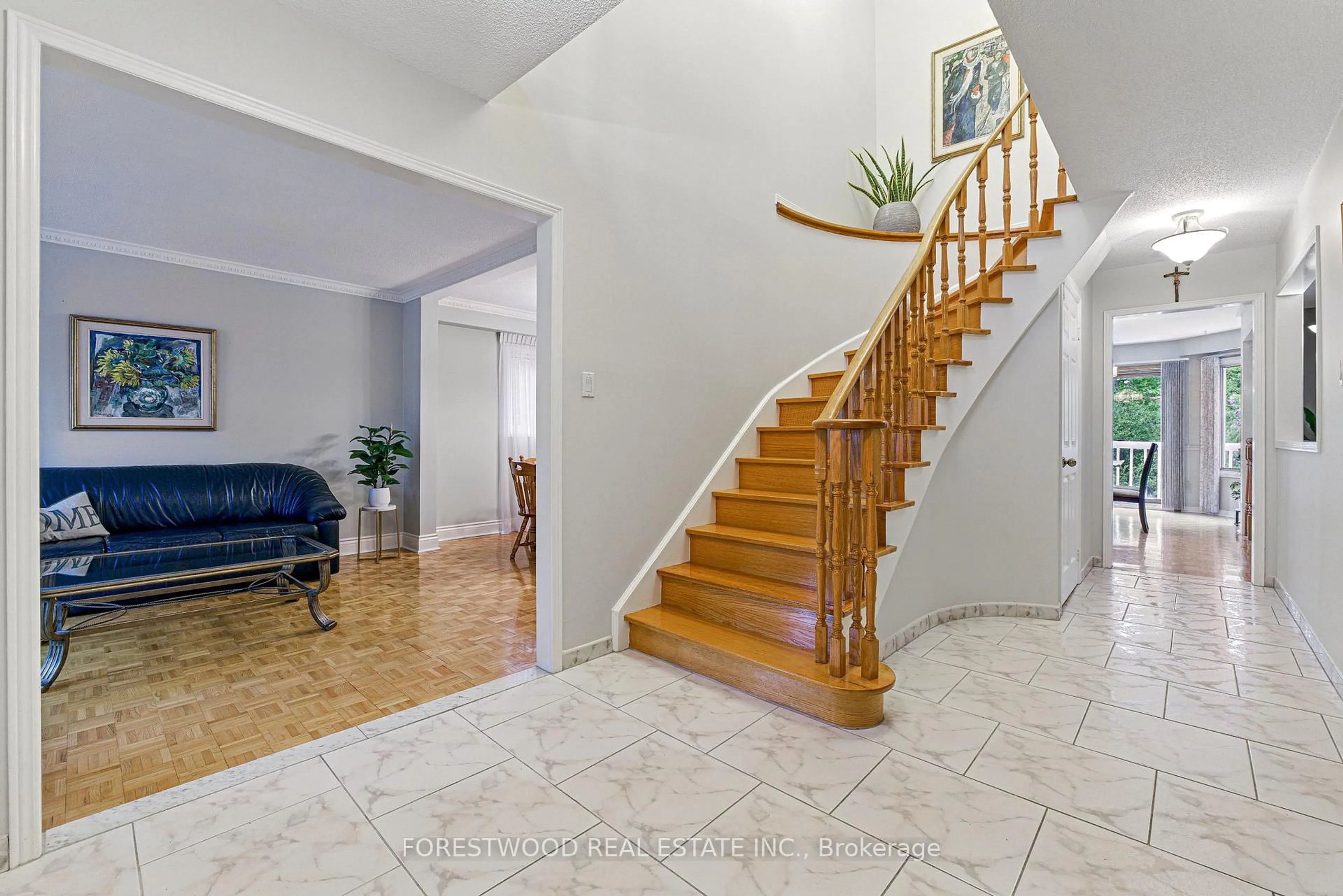 Indoor foyer for 4576 Tribal Crt, Mississauga Ontario L4Z 2R9