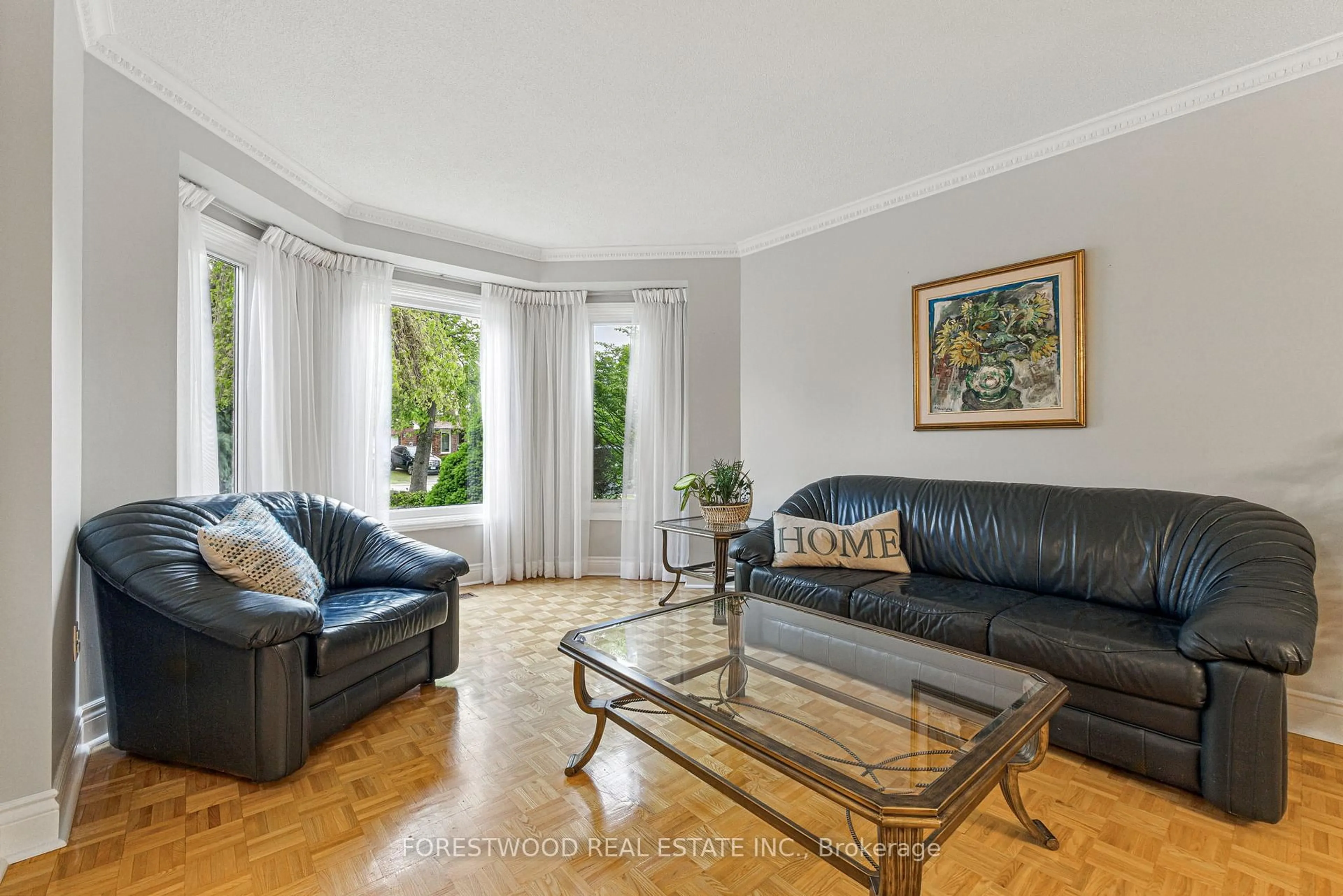Living room with furniture, unknown for 4576 Tribal Crt, Mississauga Ontario L4Z 2R9