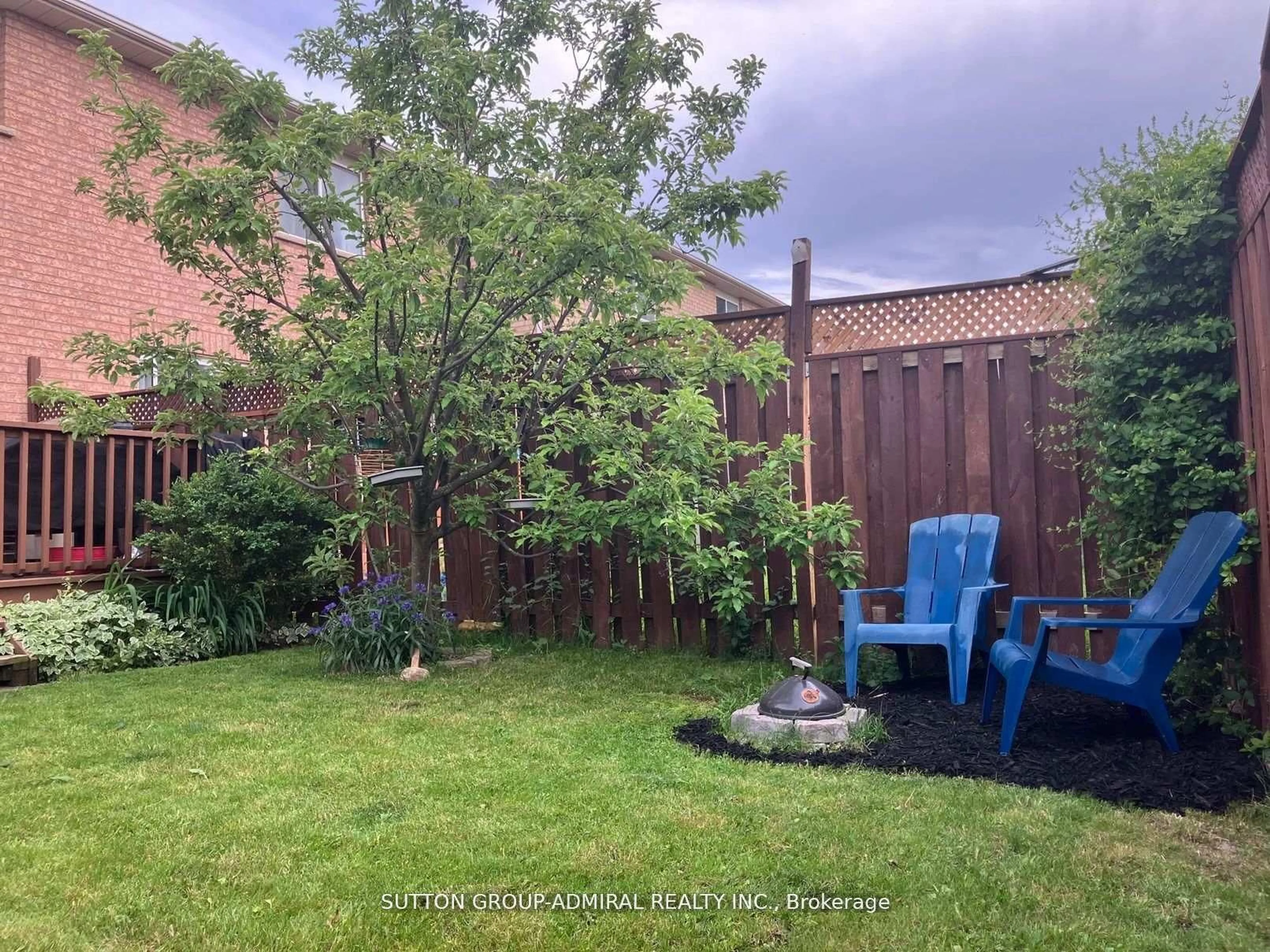 A pic from outside/outdoor area/front of a property/back of a property/a pic from drone, unknown for 180 Tiller Tr, Brampton Ontario L6X 4S8