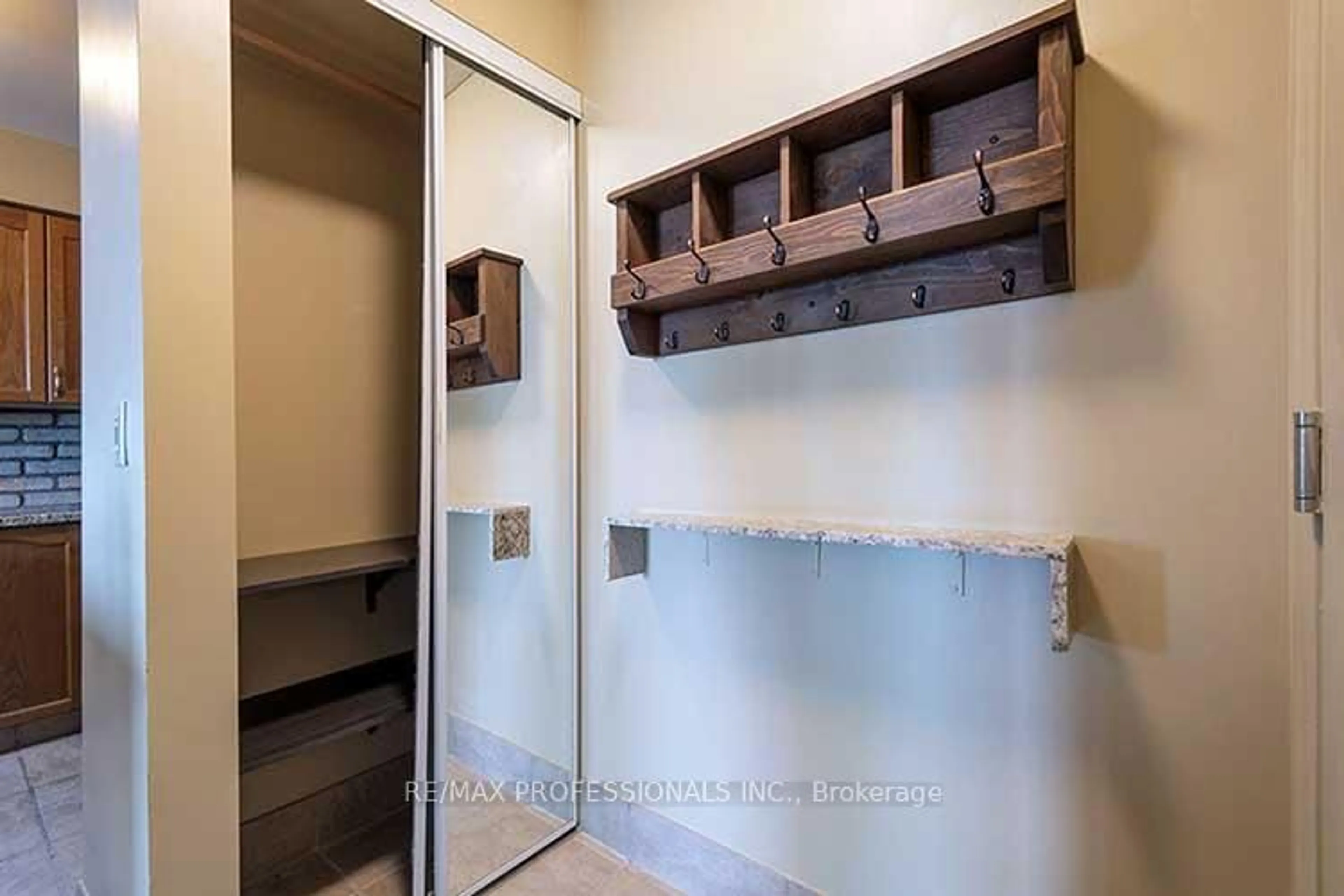 Indoor entryway for 2121 Lake Shore Blvd #1203, Toronto Ontario M8V 4E9
