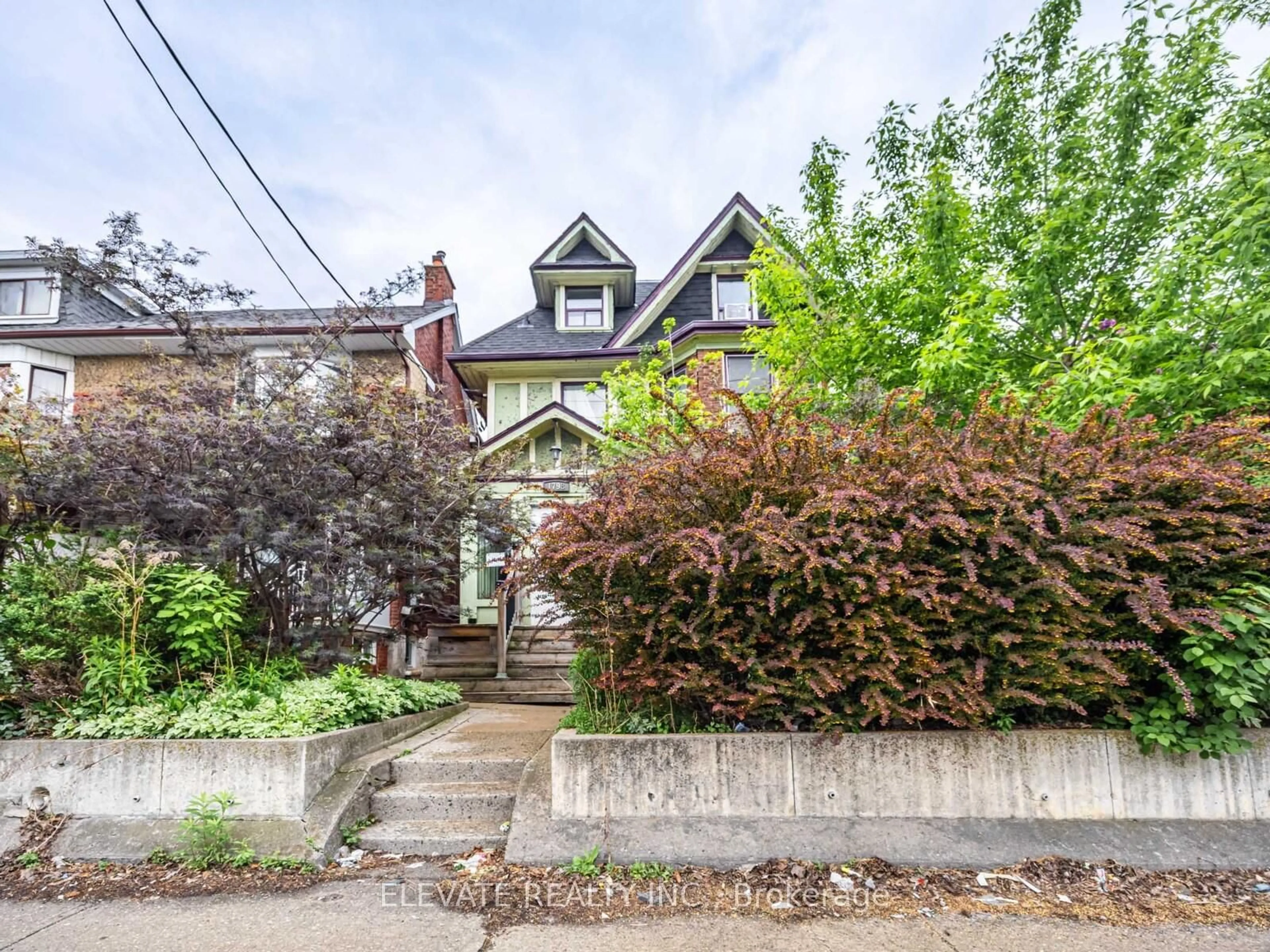 Unknown for 1798 Dufferin St, Toronto Ontario M6E 3P4