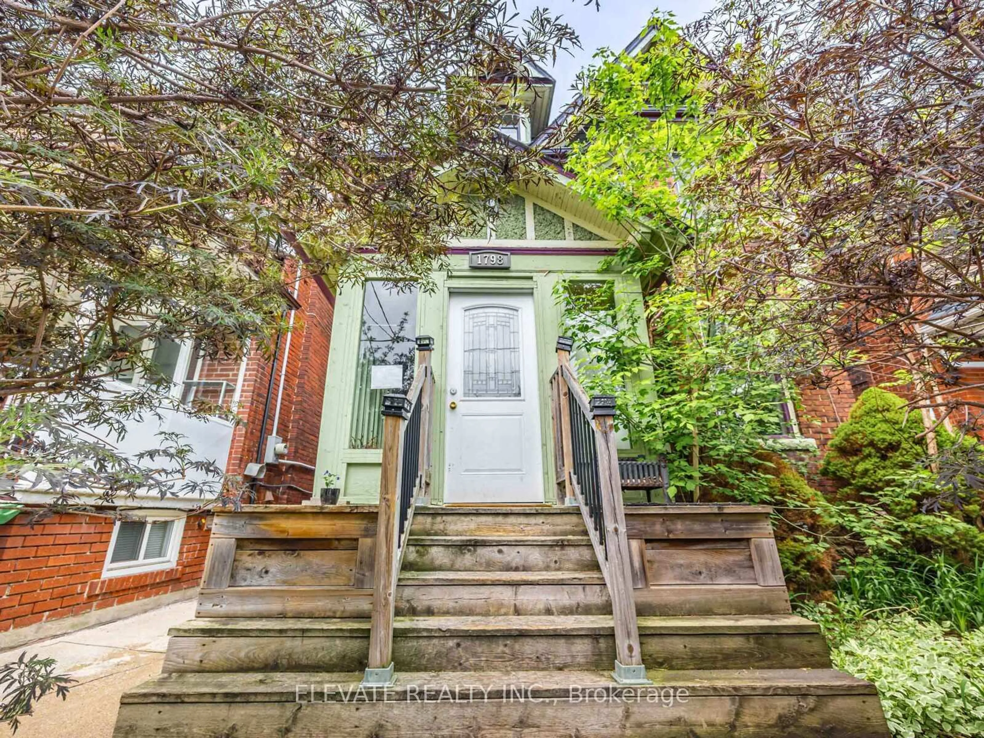 Unknown for 1798 Dufferin St, Toronto Ontario M6E 3P4