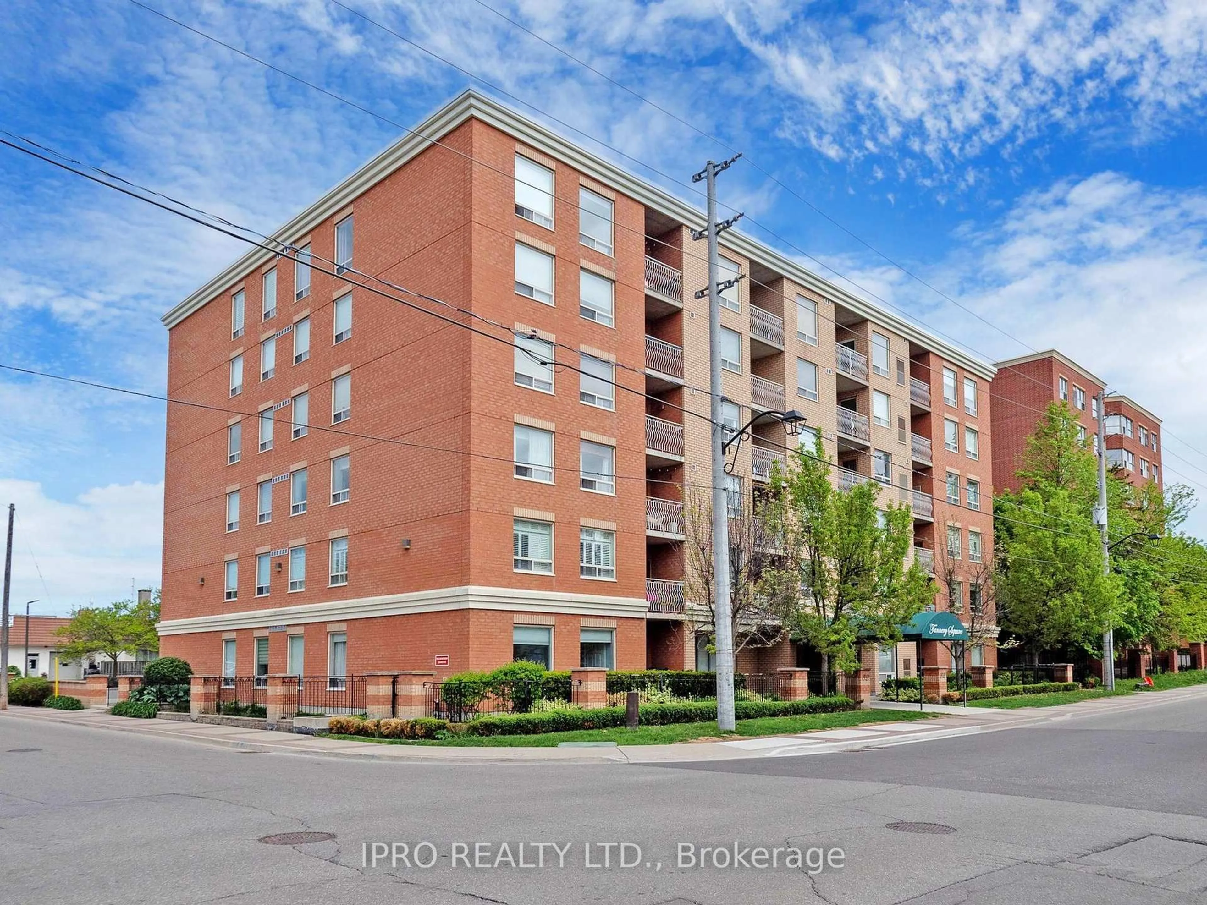 Patio, building for 32 Tannery St #502, Mississauga Ontario L5M 6T6