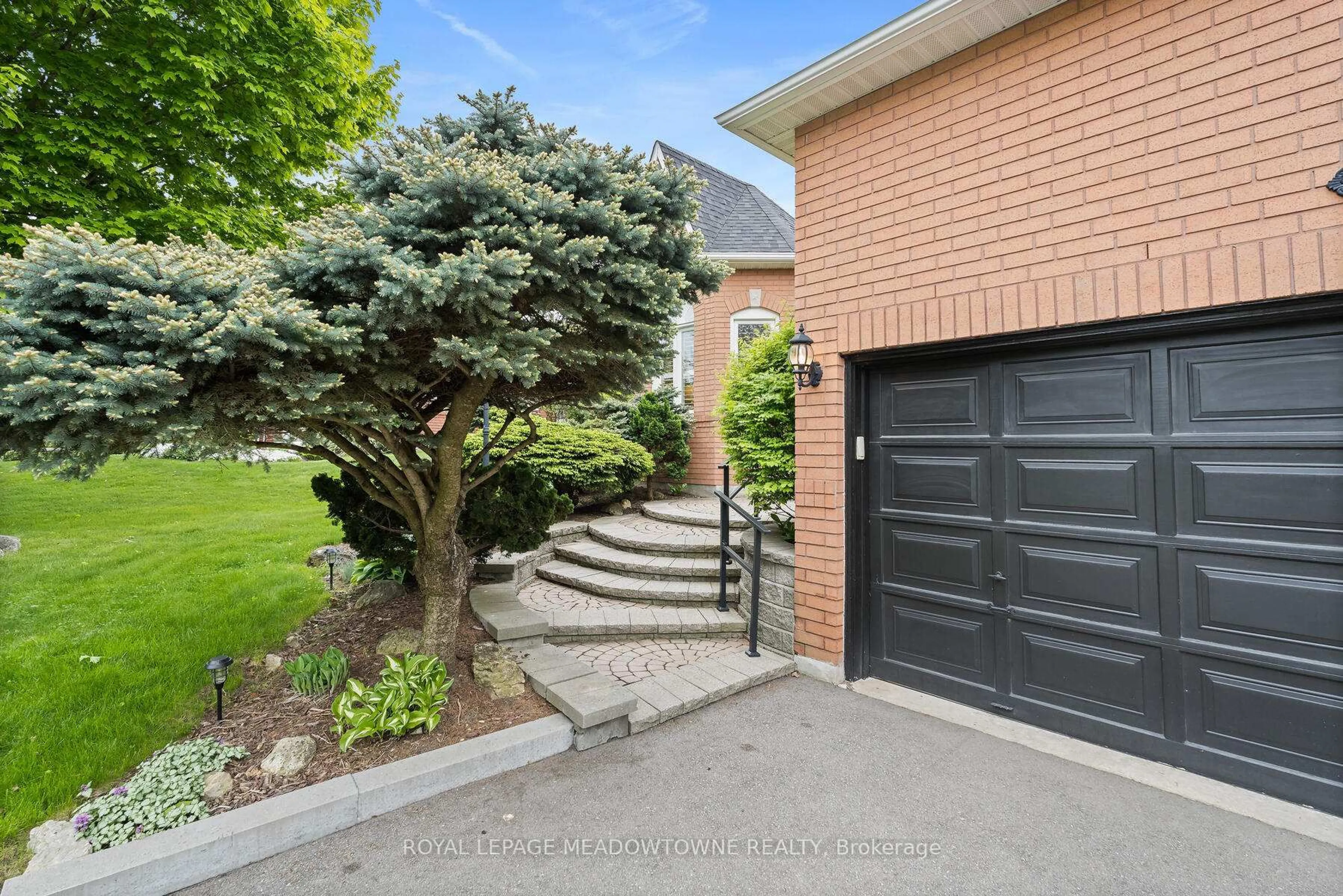 Home with brick exterior material, street for 9 Gollop Cres, Halton Hills Ontario L7G 5P1