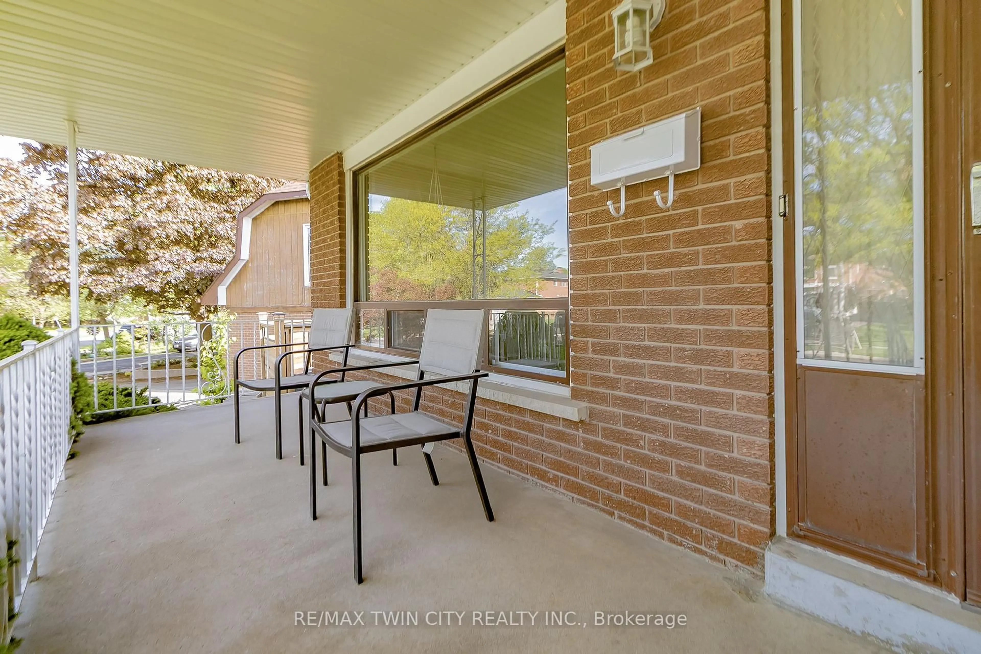 Patio, water/lake/river/ocean view for 20 Manorcrest St, Brampton Ontario L6S 2X1
