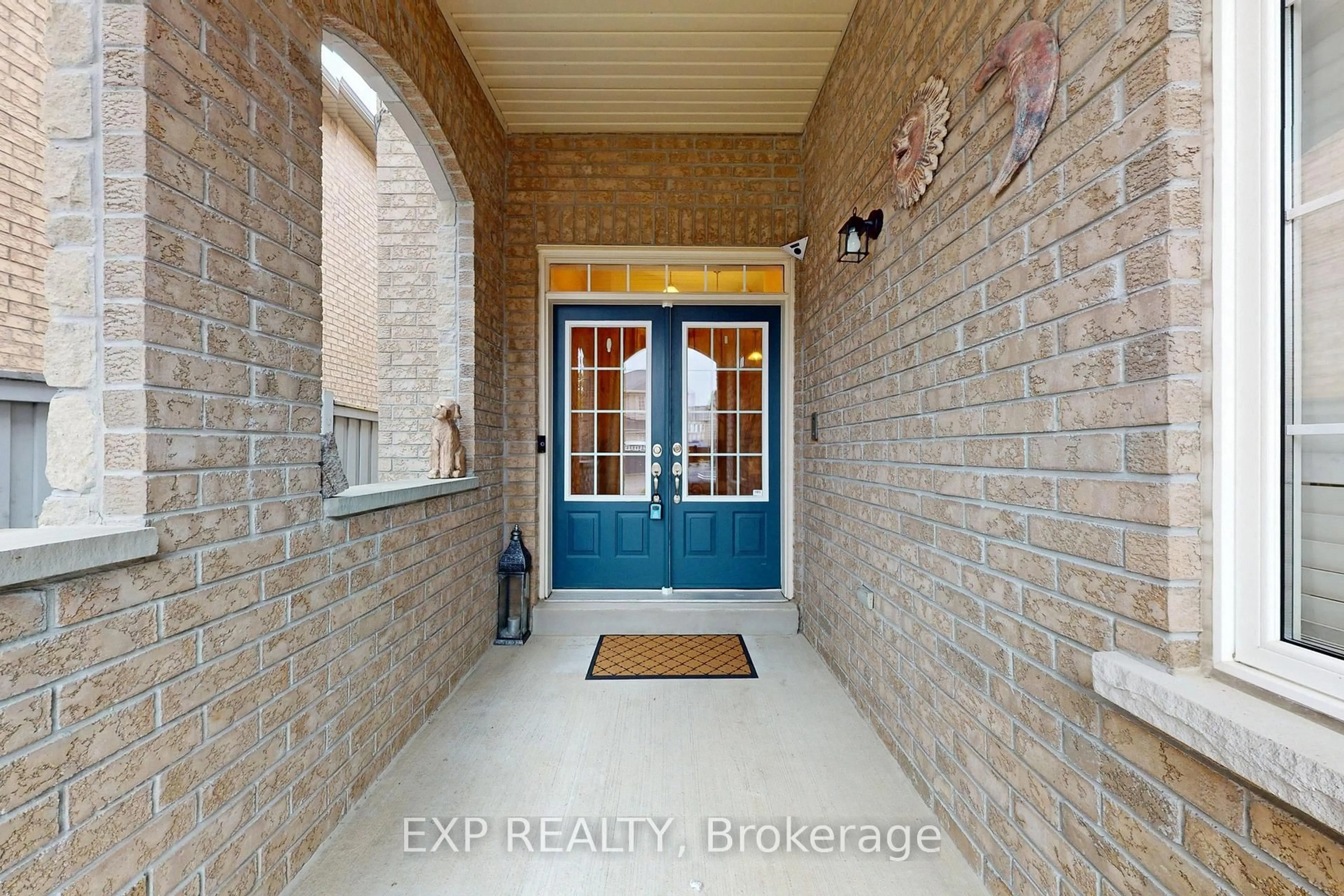 Indoor entryway for 94 Pannahill Dr, Brampton Ontario L6P 3B3