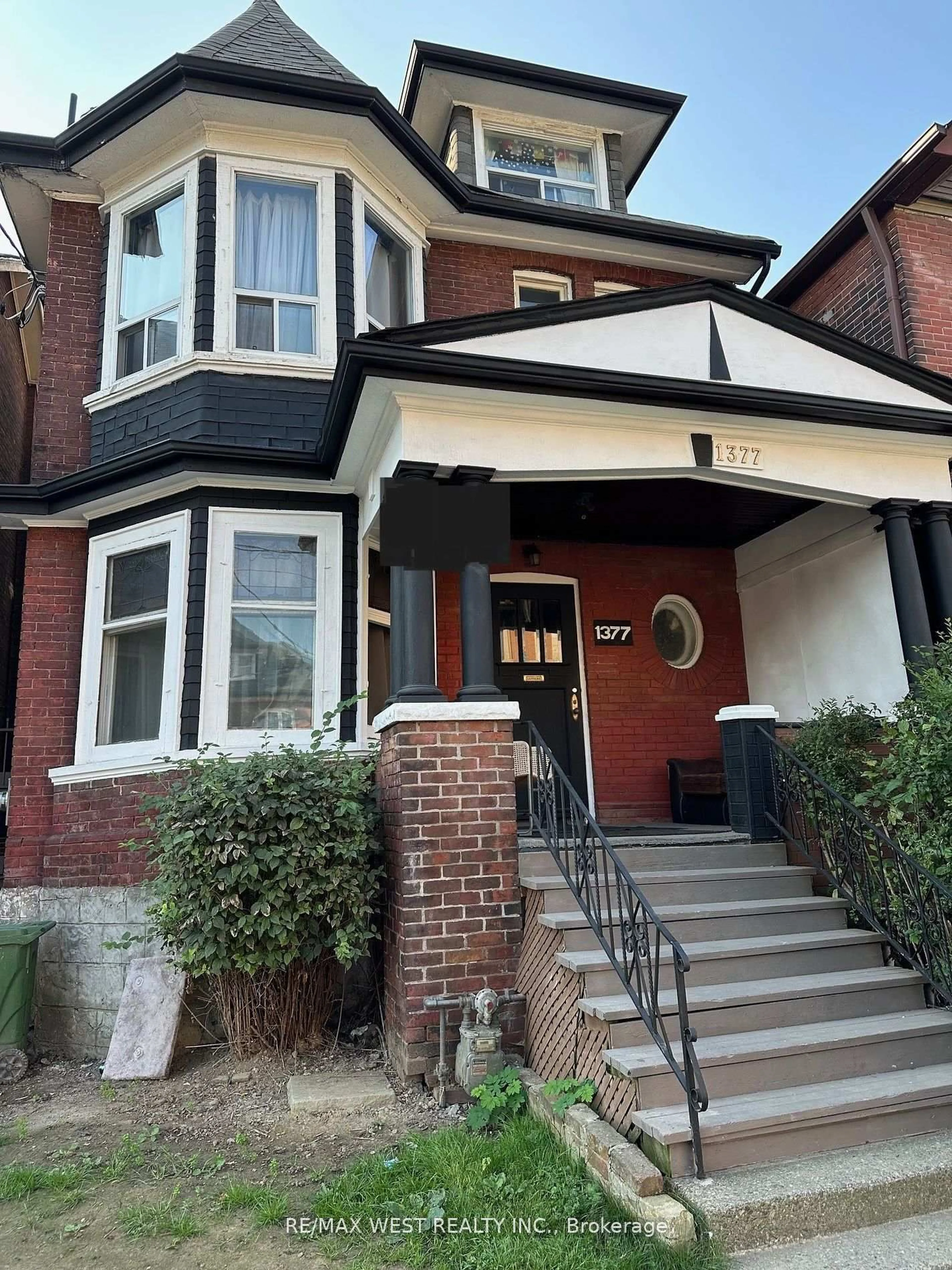 Home with brick exterior material, street for 1377 King St, Toronto Ontario M6K 1H4