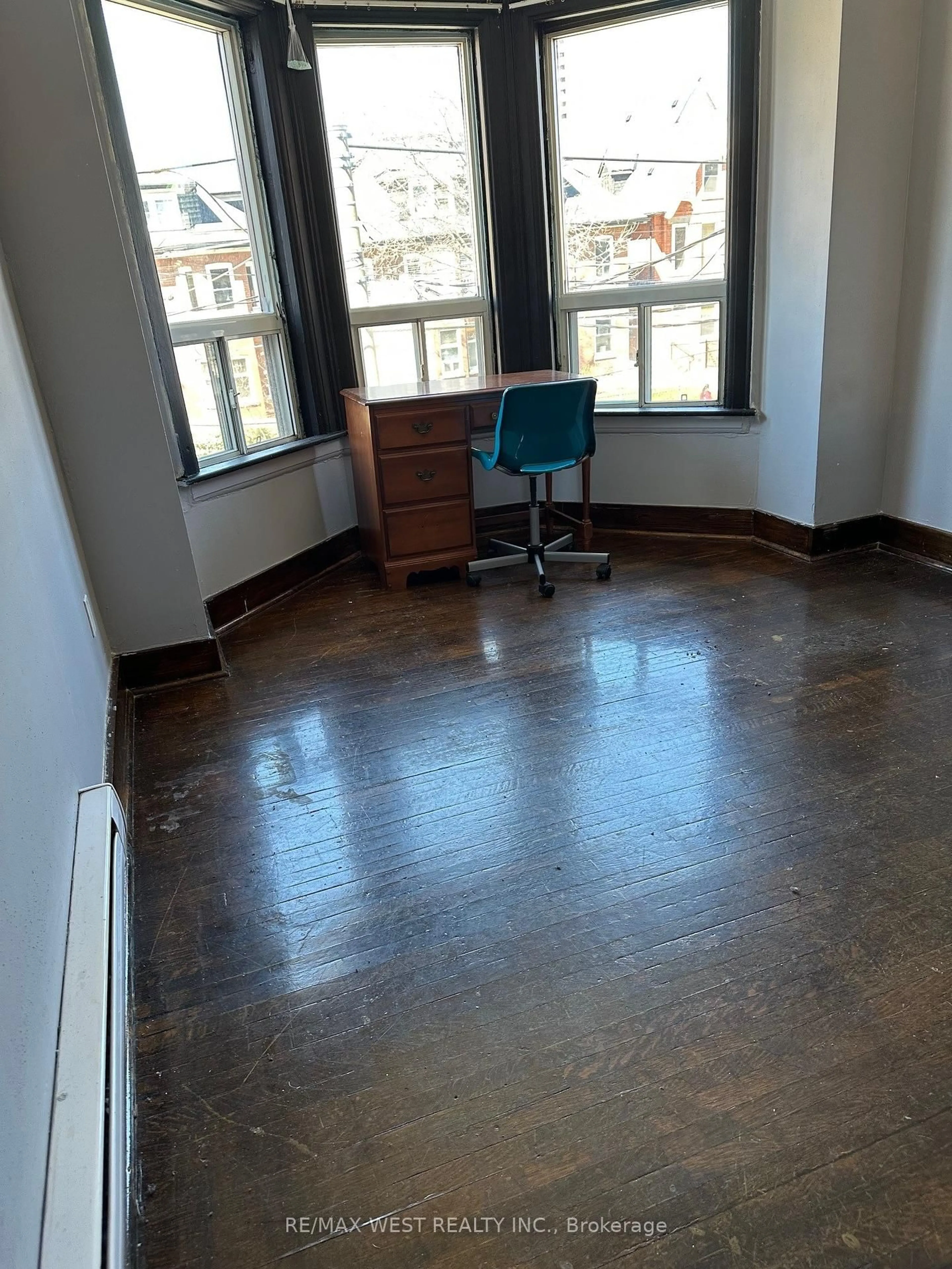 A pic of a room for 1377 King St, Toronto Ontario M6K 1H4