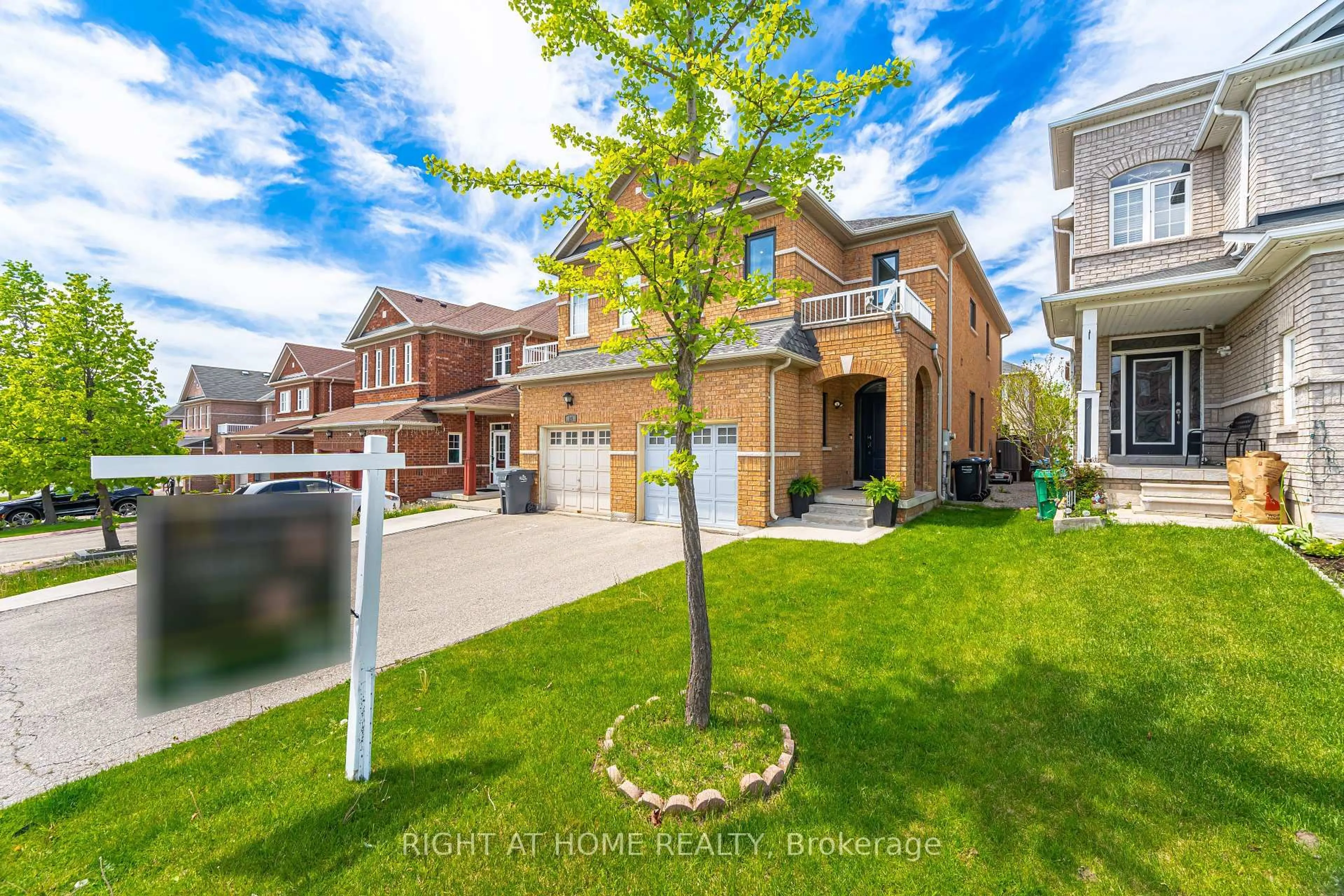 A pic from outside/outdoor area/front of a property/back of a property/a pic from drone, street for 16 Silent Pond Cres, Brampton Ontario L6V 4P2