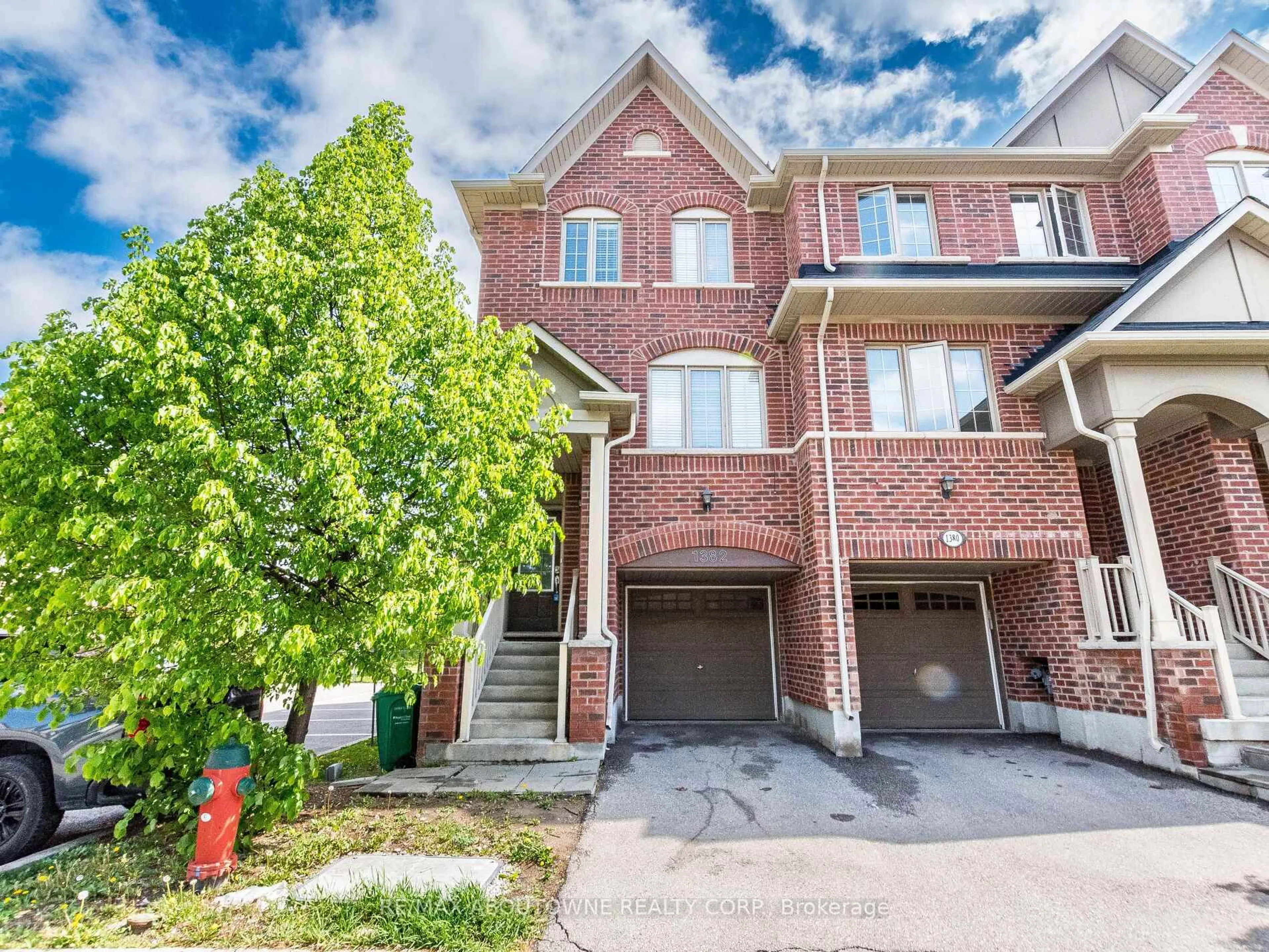 Unknown for 1382 Granrock Cres, Mississauga Ontario L5V 0E1