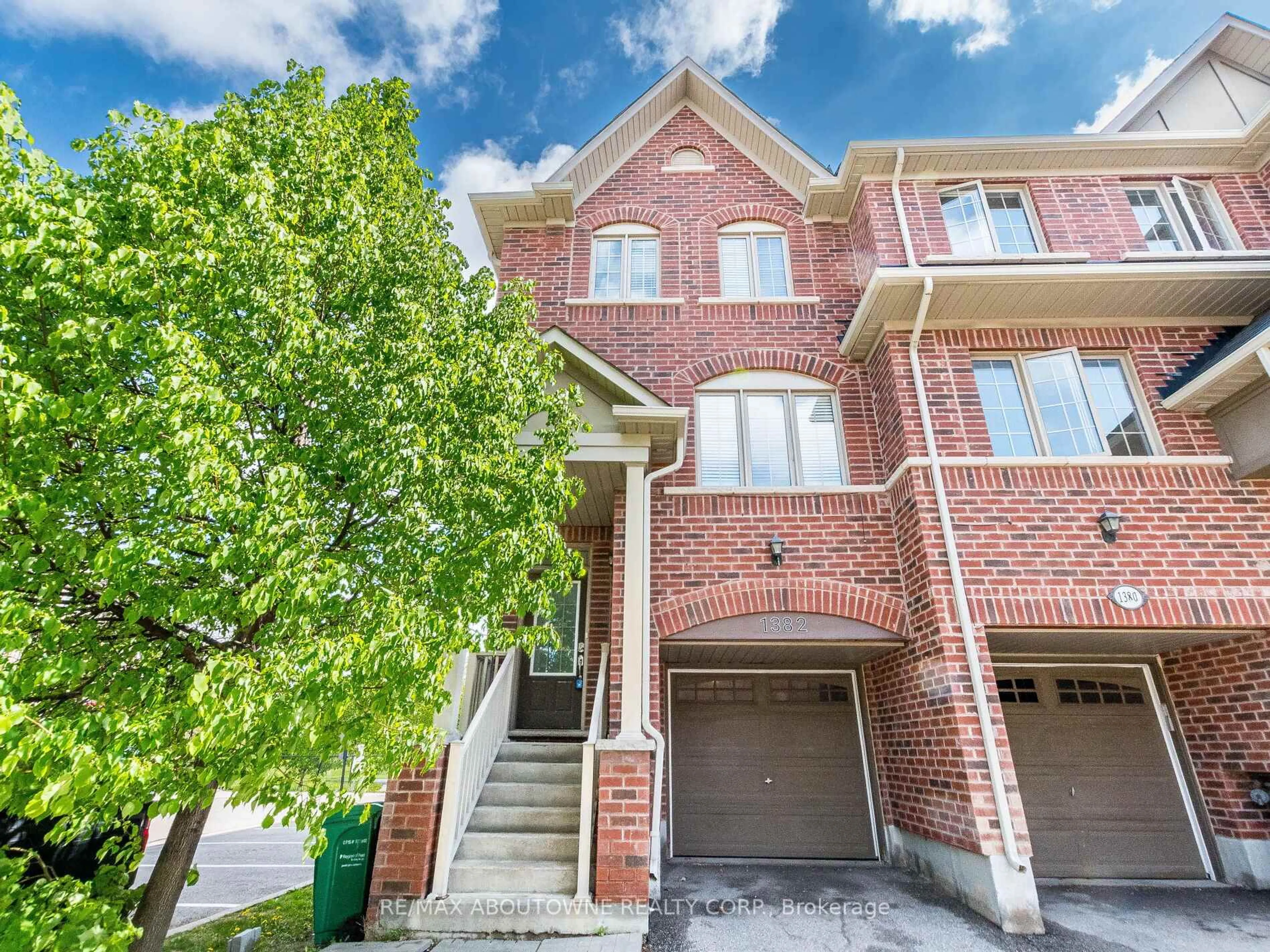 Home with brick exterior material, street for 1382 Granrock Cres, Mississauga Ontario L5V 0E1