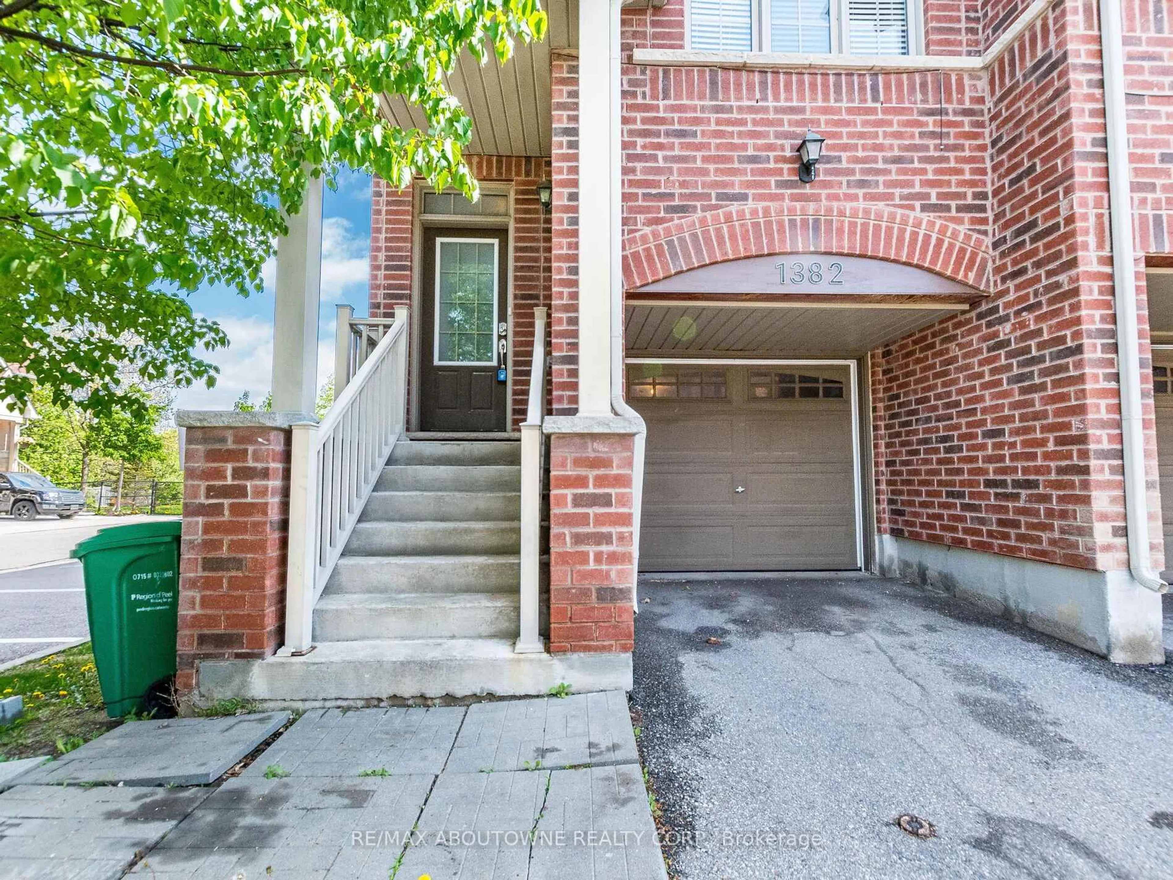 Unknown for 1382 Granrock Cres, Mississauga Ontario L5V 0E1