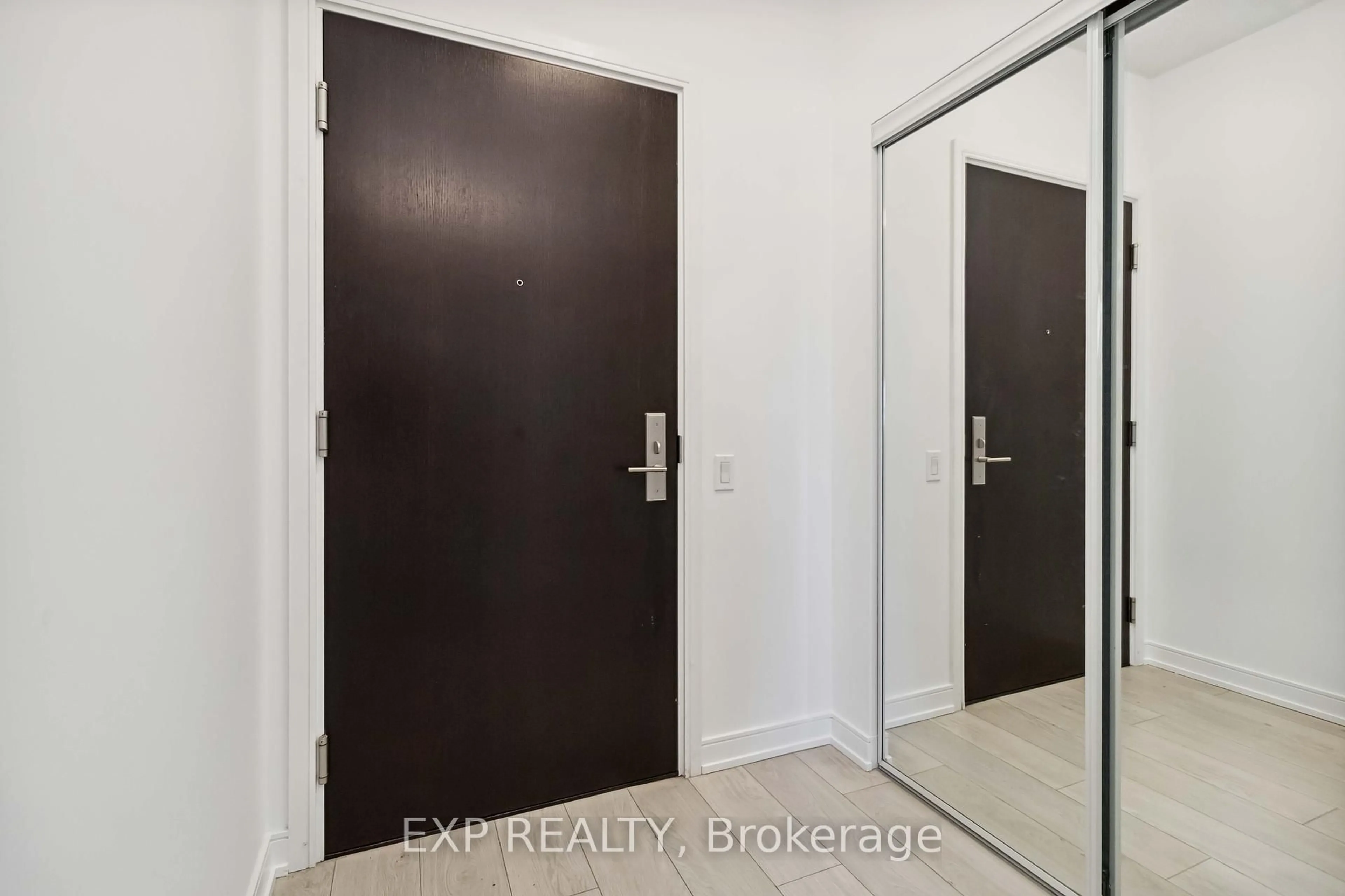 Indoor entryway for 8 Nahani Way #903, Mississauga Ontario L4Z 4J8